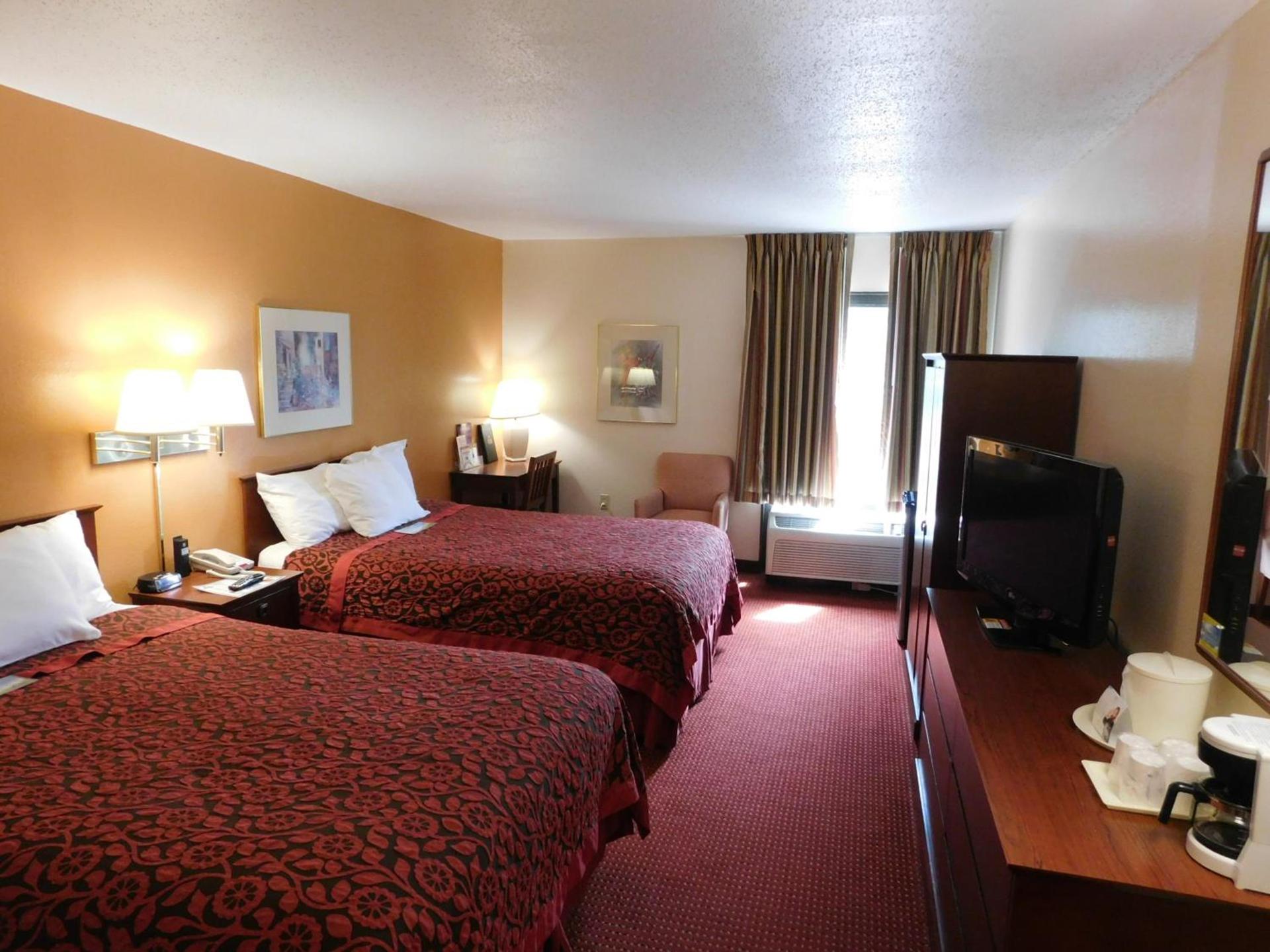 Days Inn & Suites by Wyndham Cedar Rapids photo 30