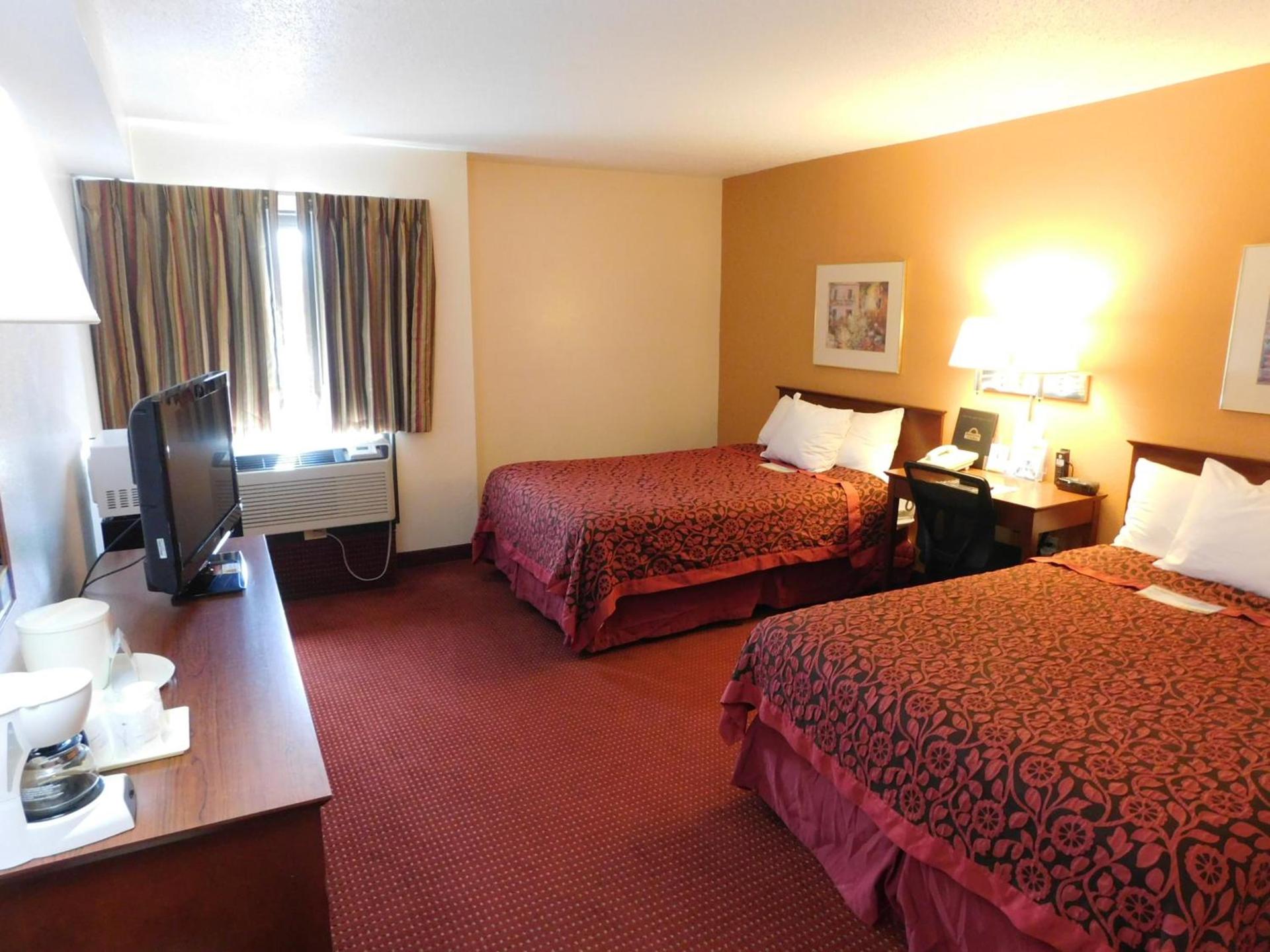 Days Inn & Suites by Wyndham Cedar Rapids photo 33