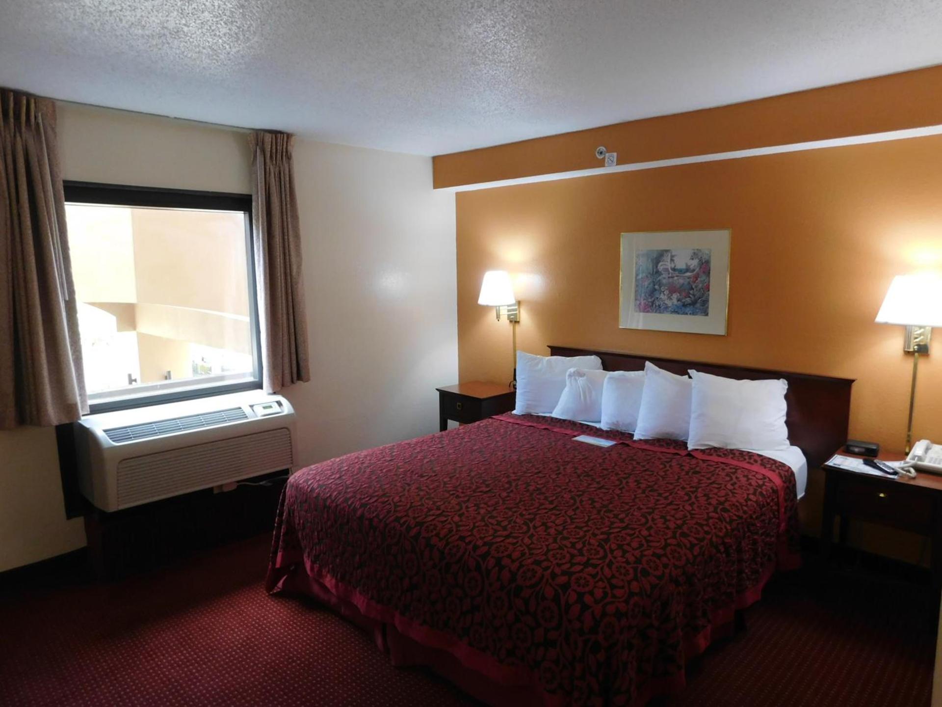 Days Inn & Suites by Wyndham Cedar Rapids photo 36
