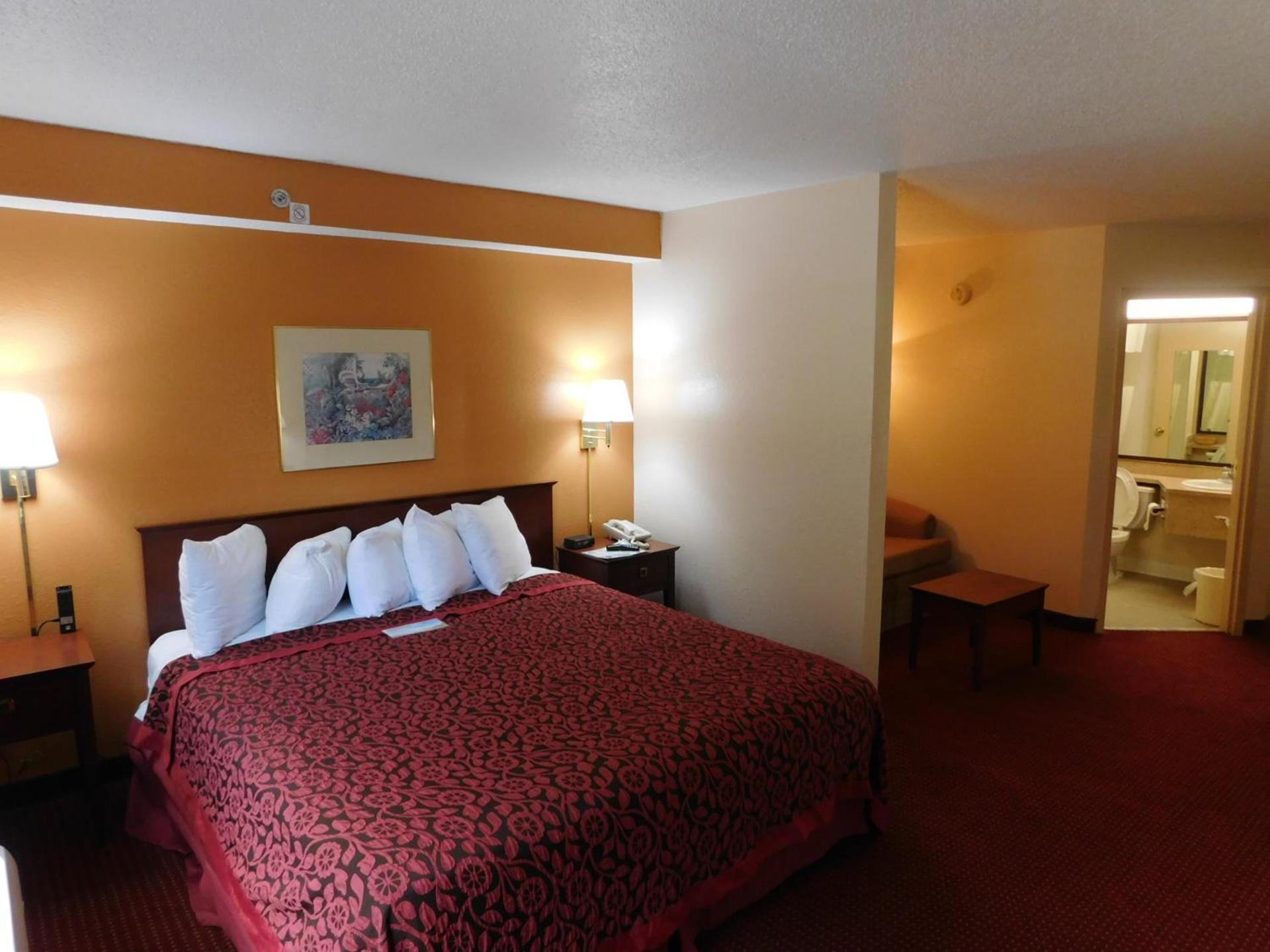 Days Inn & Suites by Wyndham Cedar Rapids photo 37