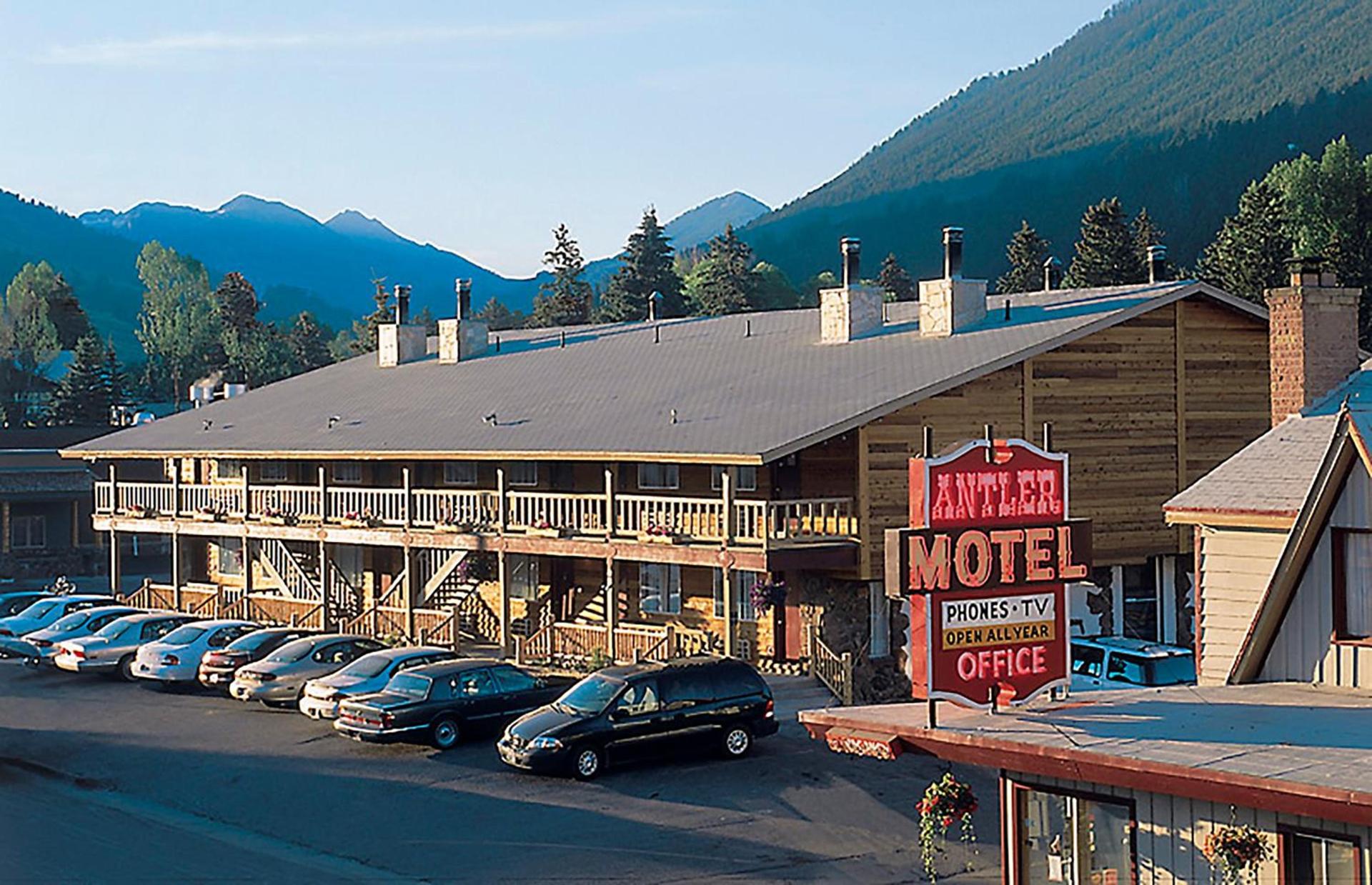 Antler Inn photo 12