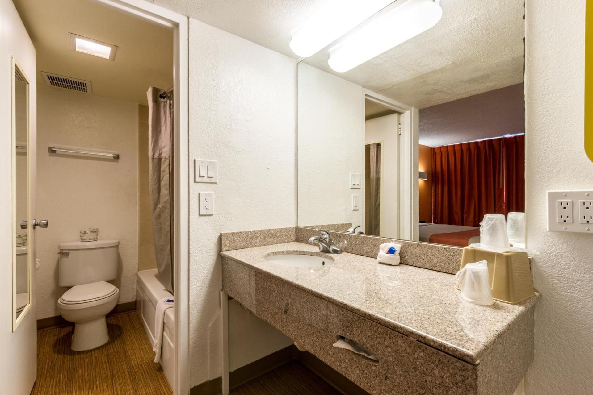 Motel 6 Glendale Phoenix photo 35
