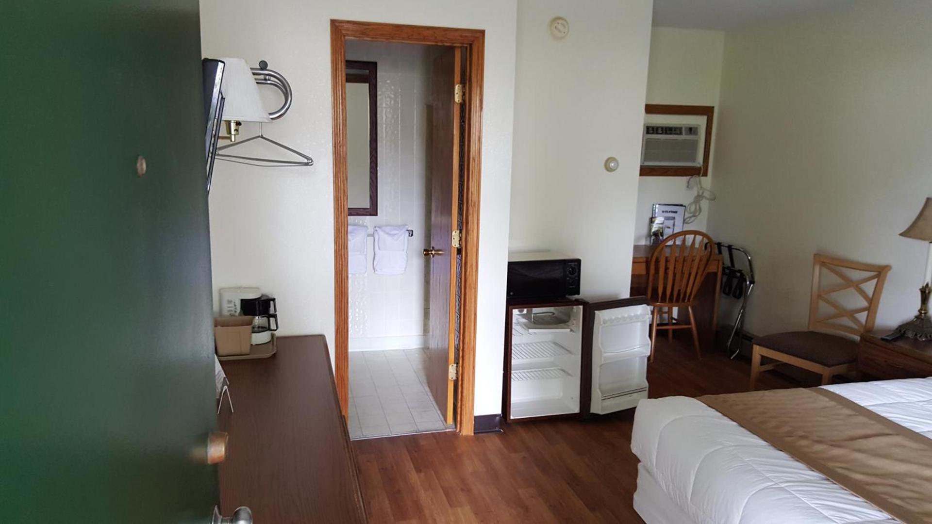 Budget Host Inn photo 34