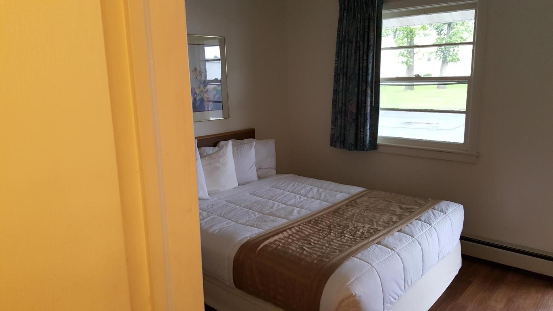 Budget Host Inn photo 35