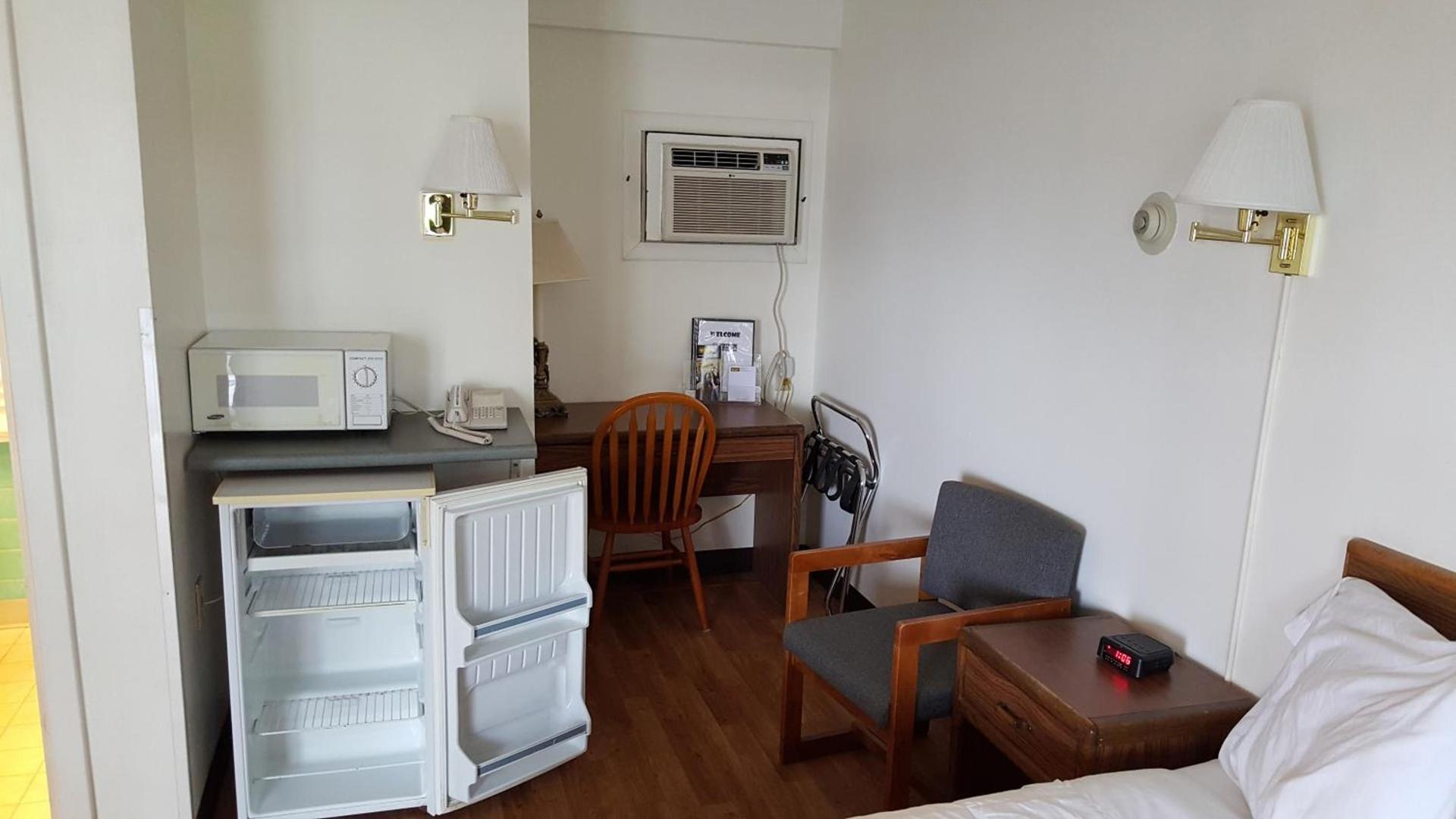 Budget Host Inn photo 31
