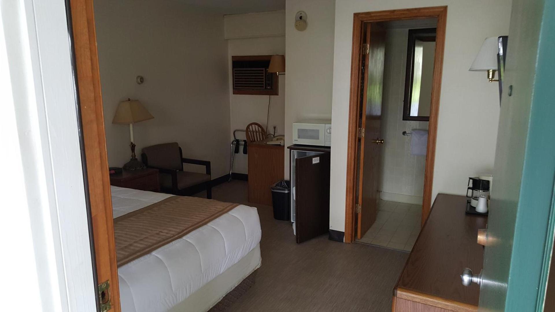 Budget Host Inn photo 30