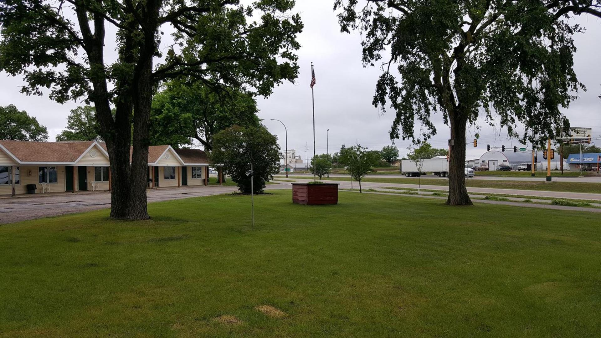 Budget Host Inn — hotel in Detroit Lakes