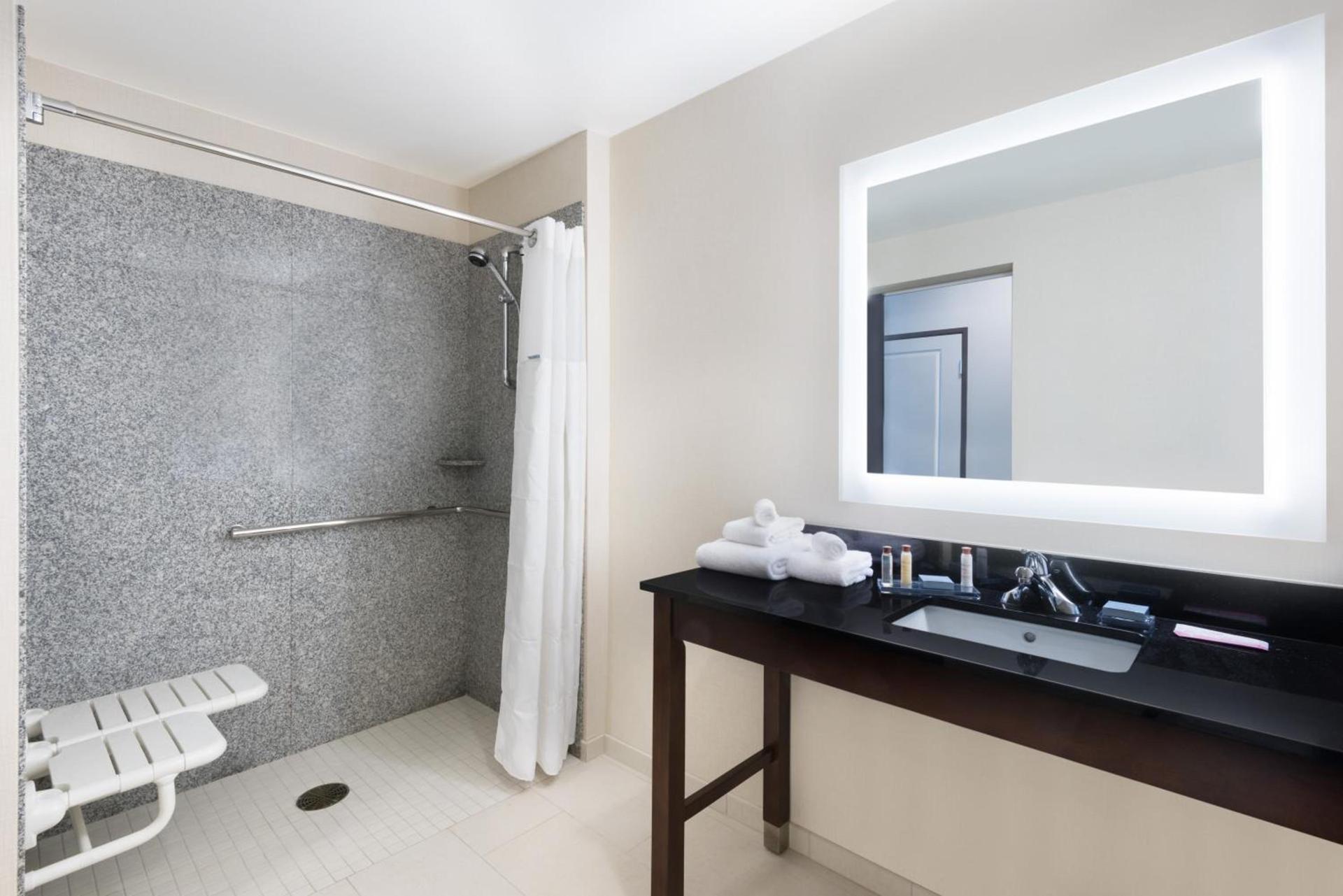 Wingate by Wyndham Sidney photo 22