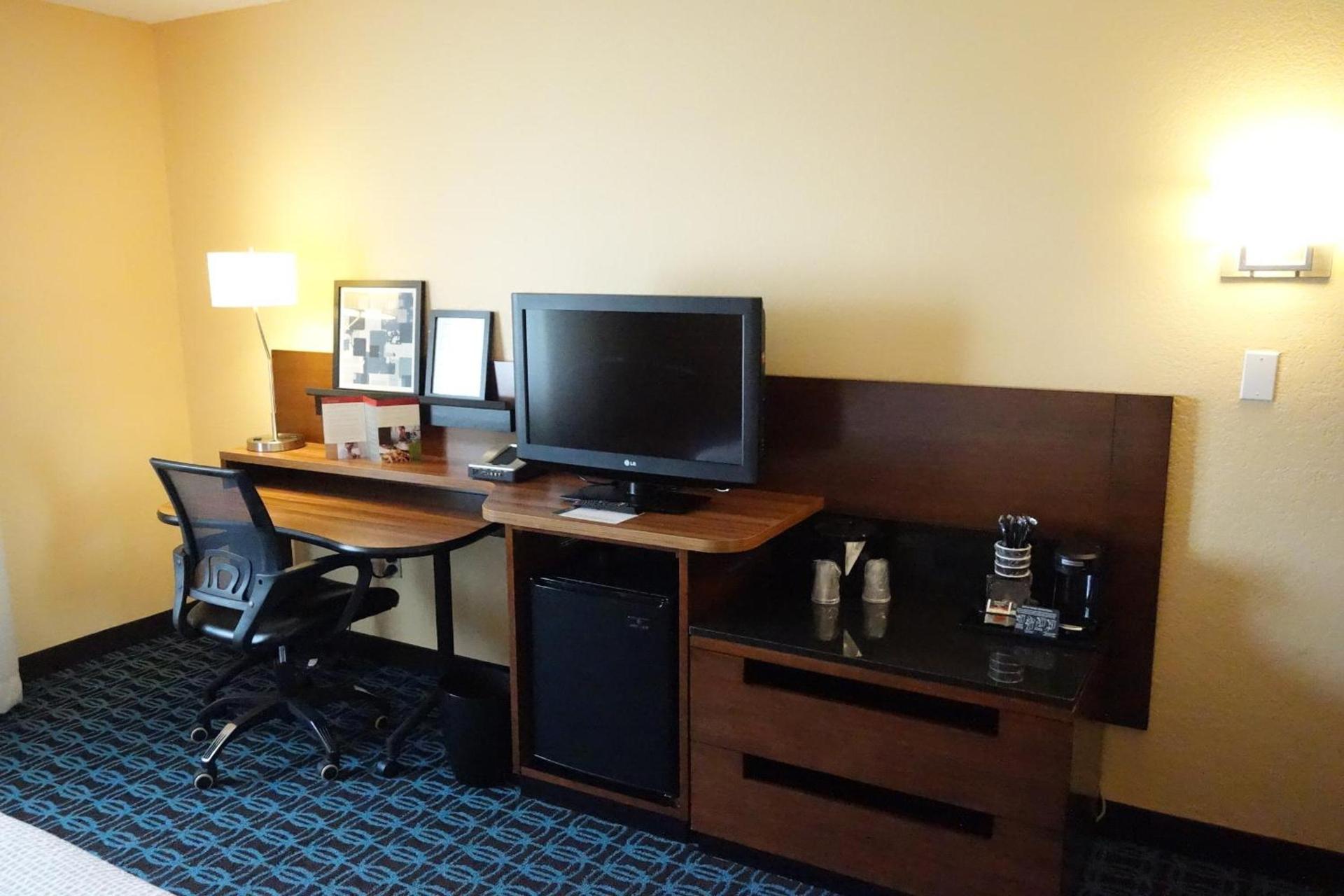 Country Inn & Suites by Radisson, Phoenix Airport, AZ photo 43