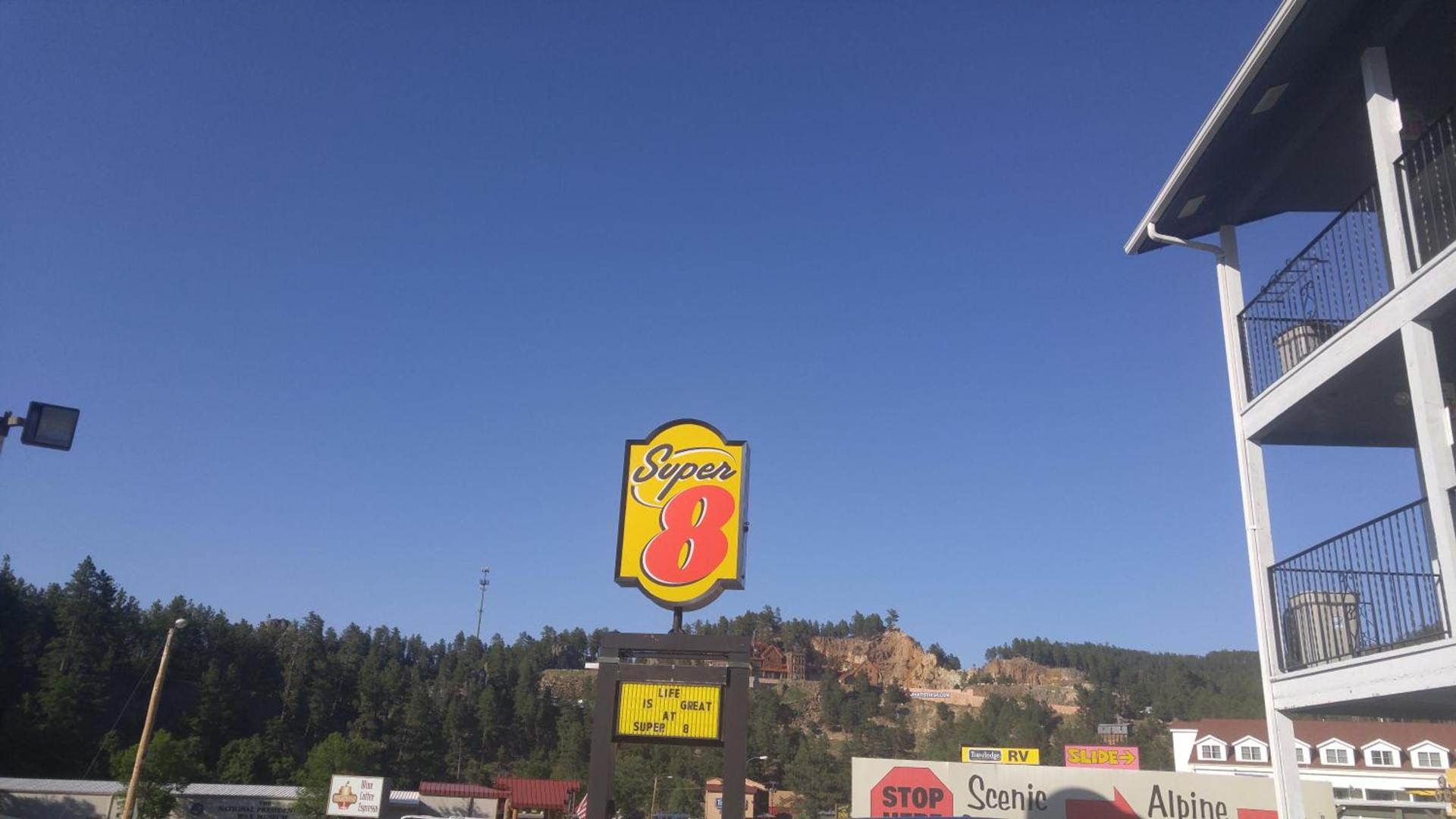 Super 8 by Wyndham Keystone/Mt. Rushmore photo 18