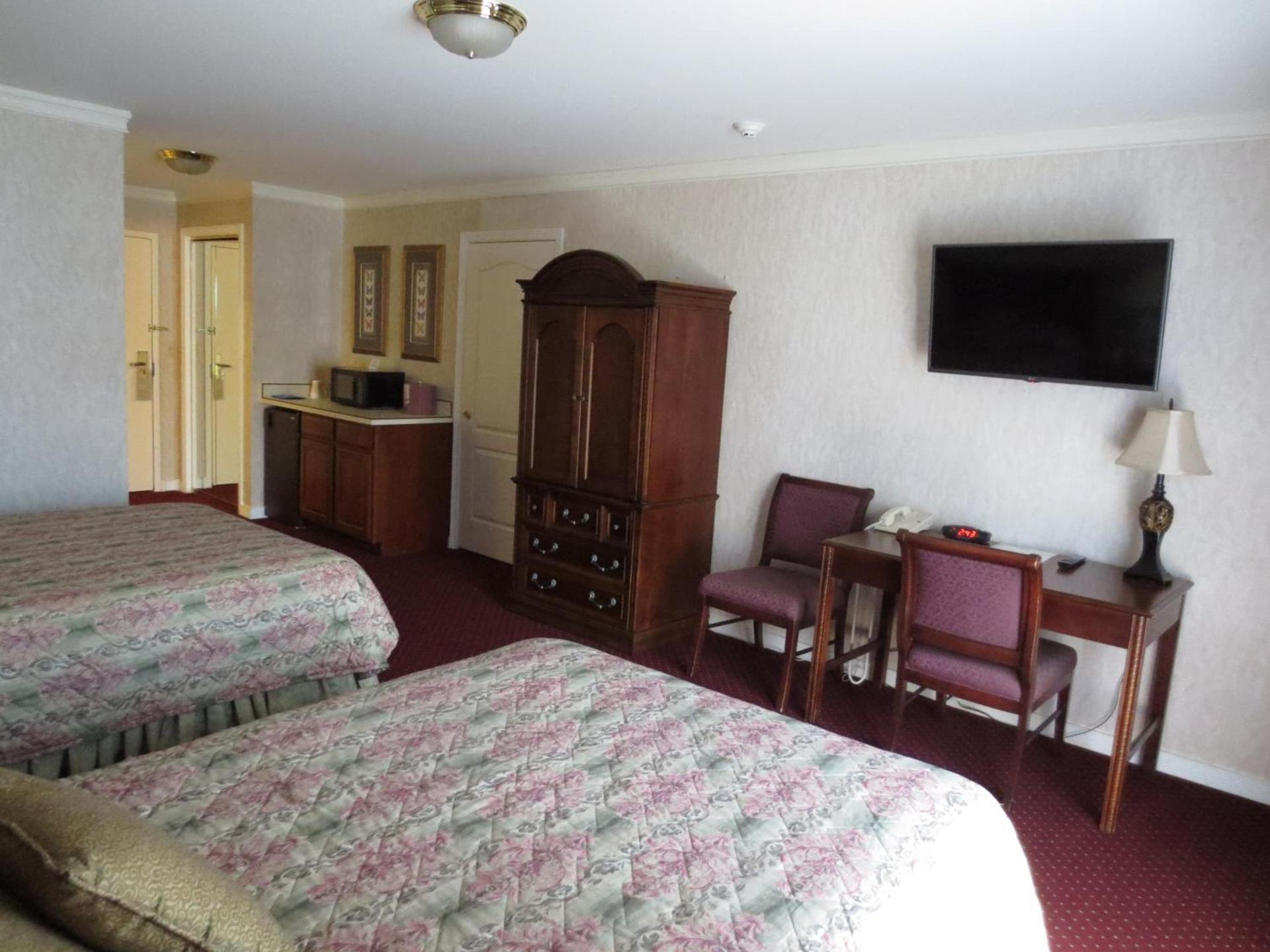 Roosevelt Inn & Suites Saratoga Springs photo 100