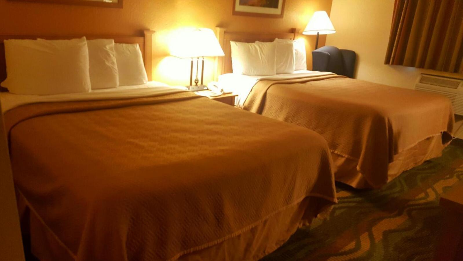 Travelodge by Wyndham Muskegon photo 19
