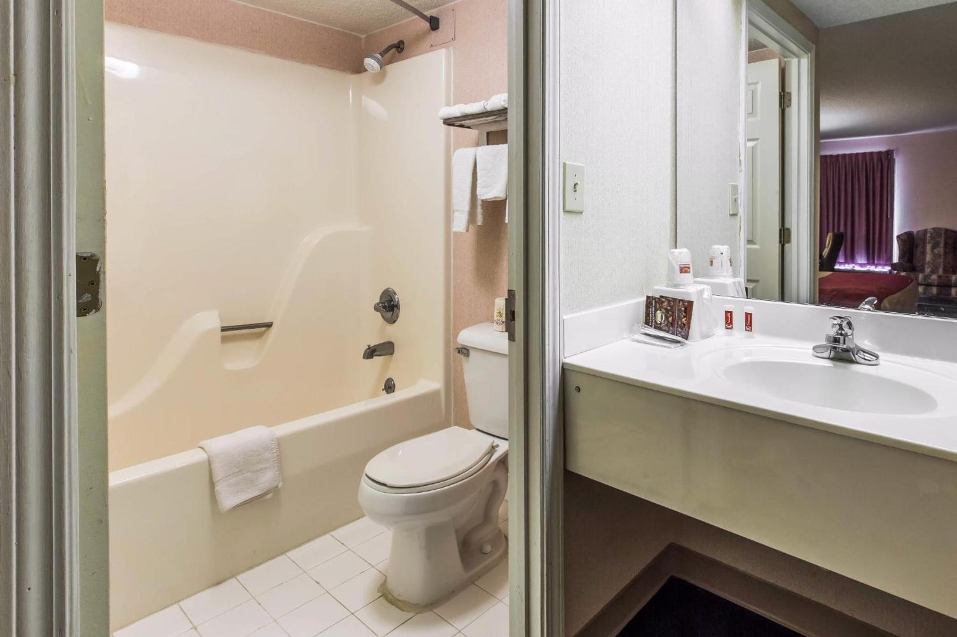 Econo Lodge - Conyers photo 19