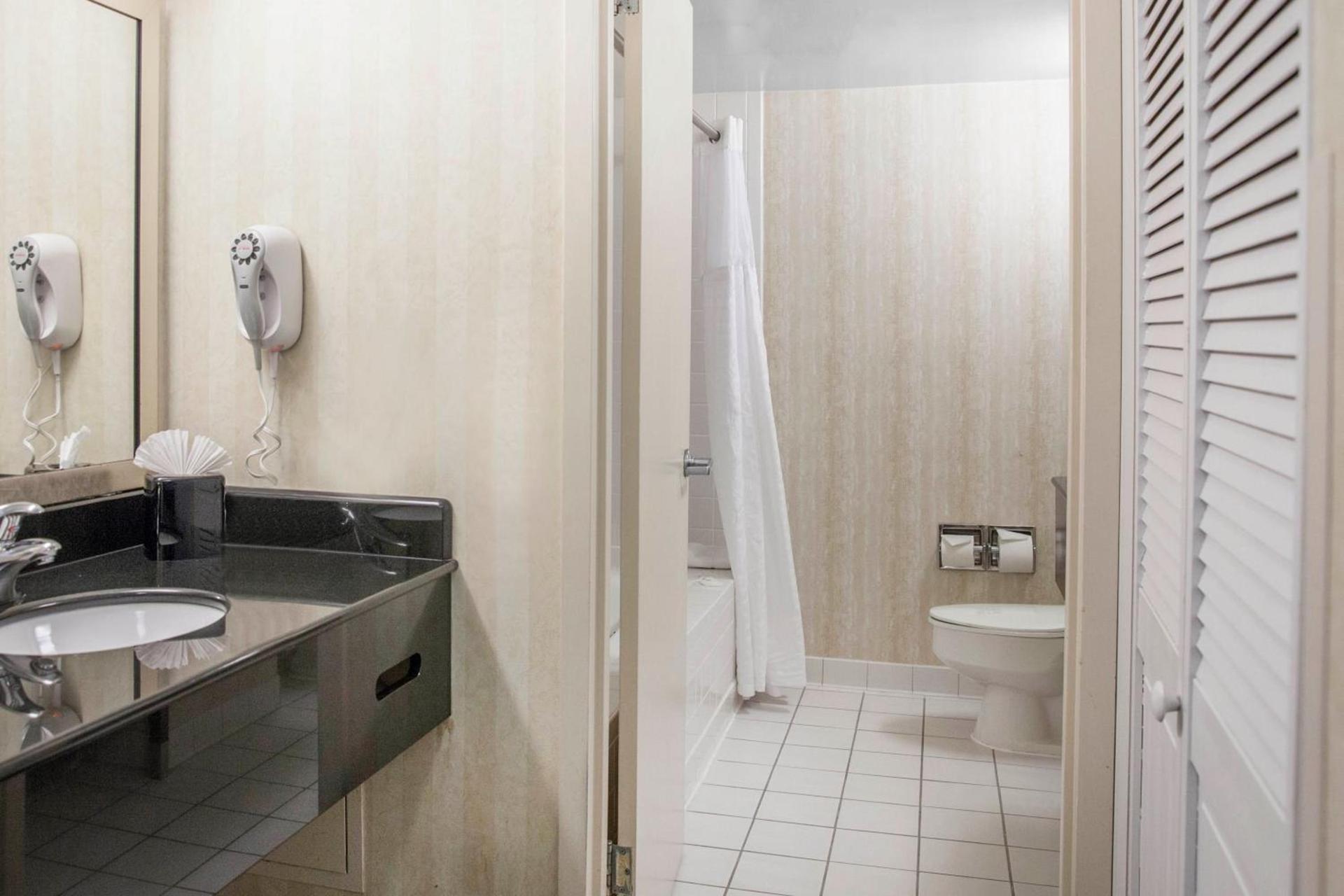 Comfort Inn Pentagon City photo 33