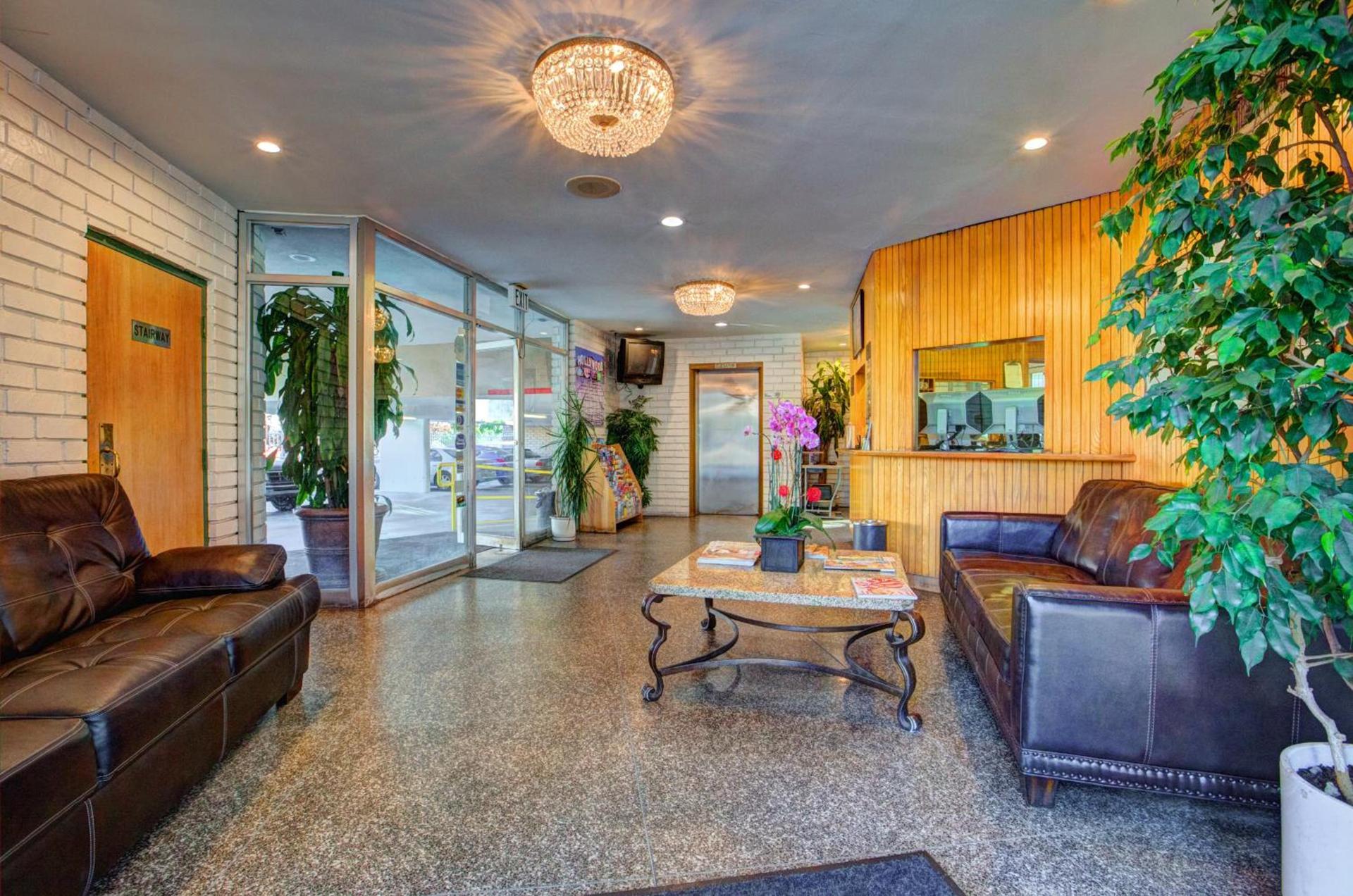 Dunes Inn - Wilshire photo 20