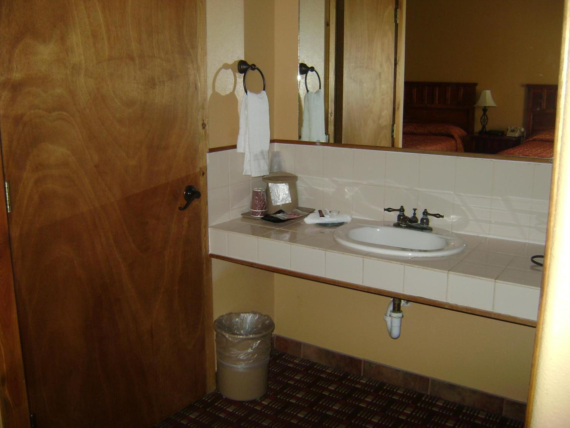 Camino Real Hotel photo 4