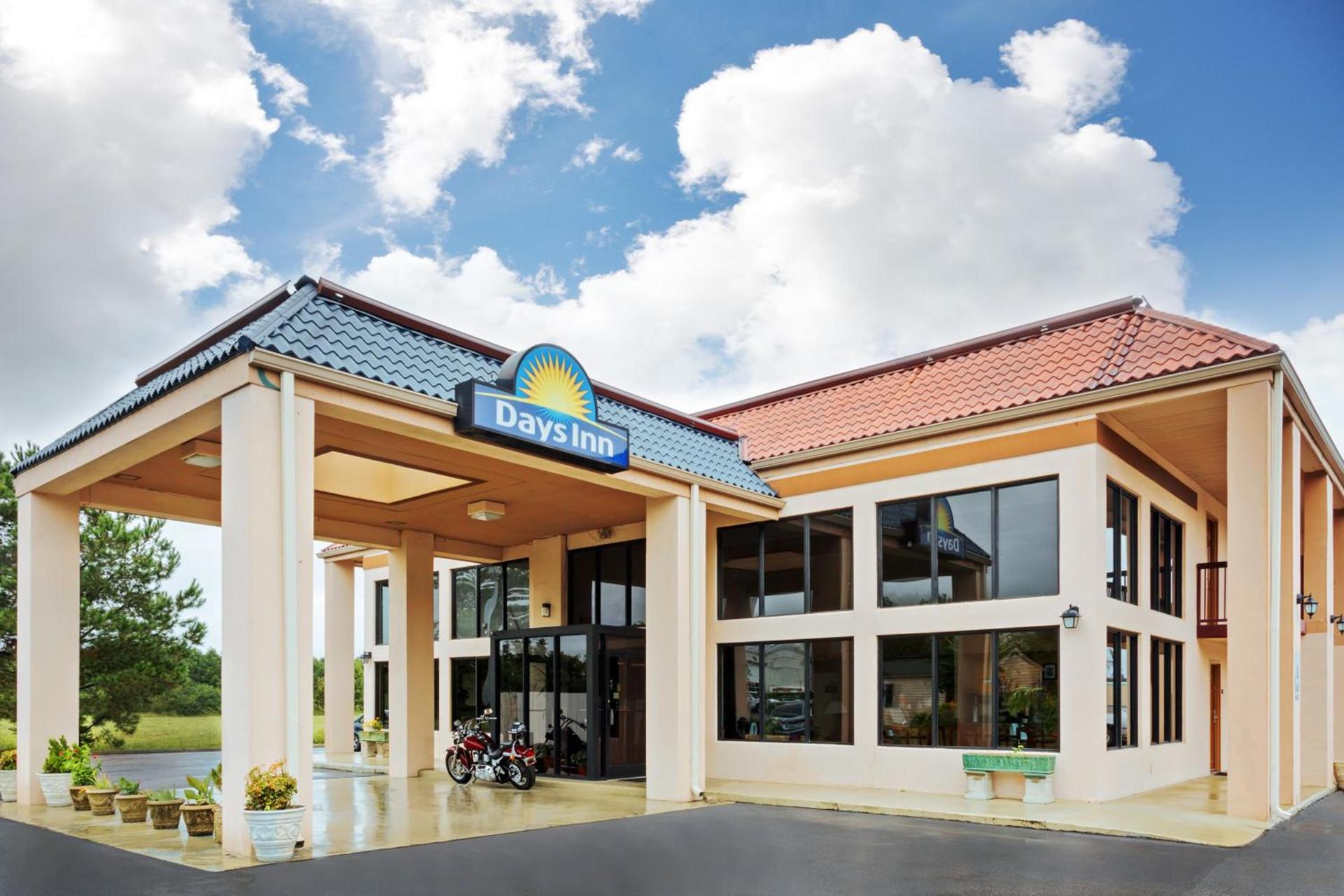 Days Inn by Wyndham Clinton photo 17
