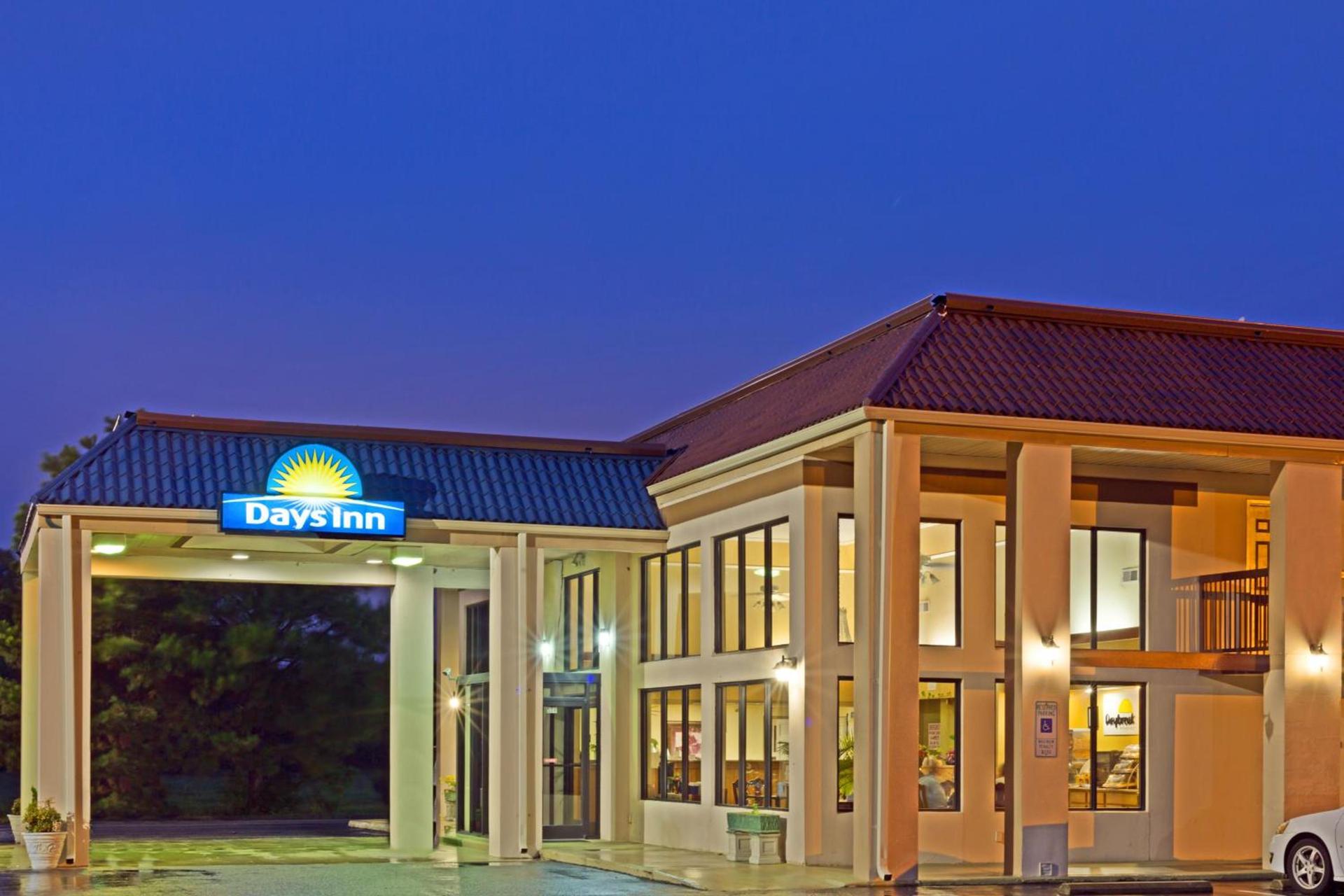 Days Inn by Wyndham Clinton photo 18
