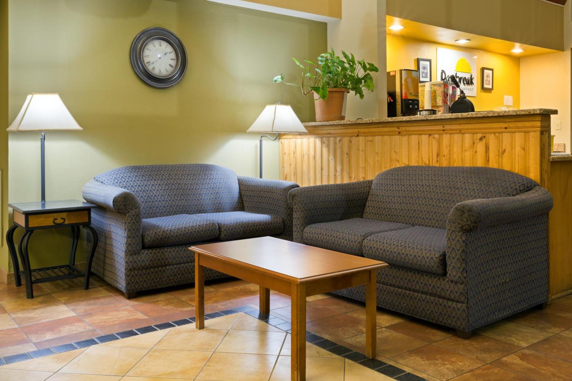 Days Inn by Wyndham Clinton photo 20