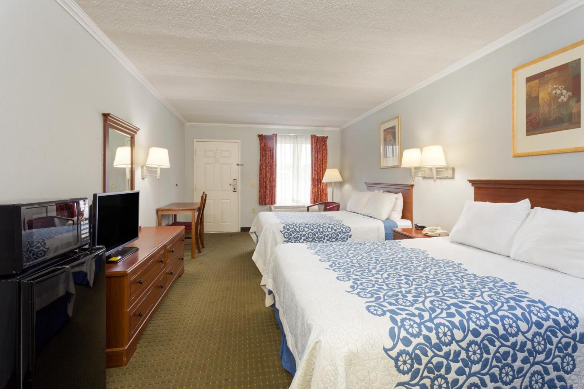 Days Inn by Wyndham Clinton photo 26