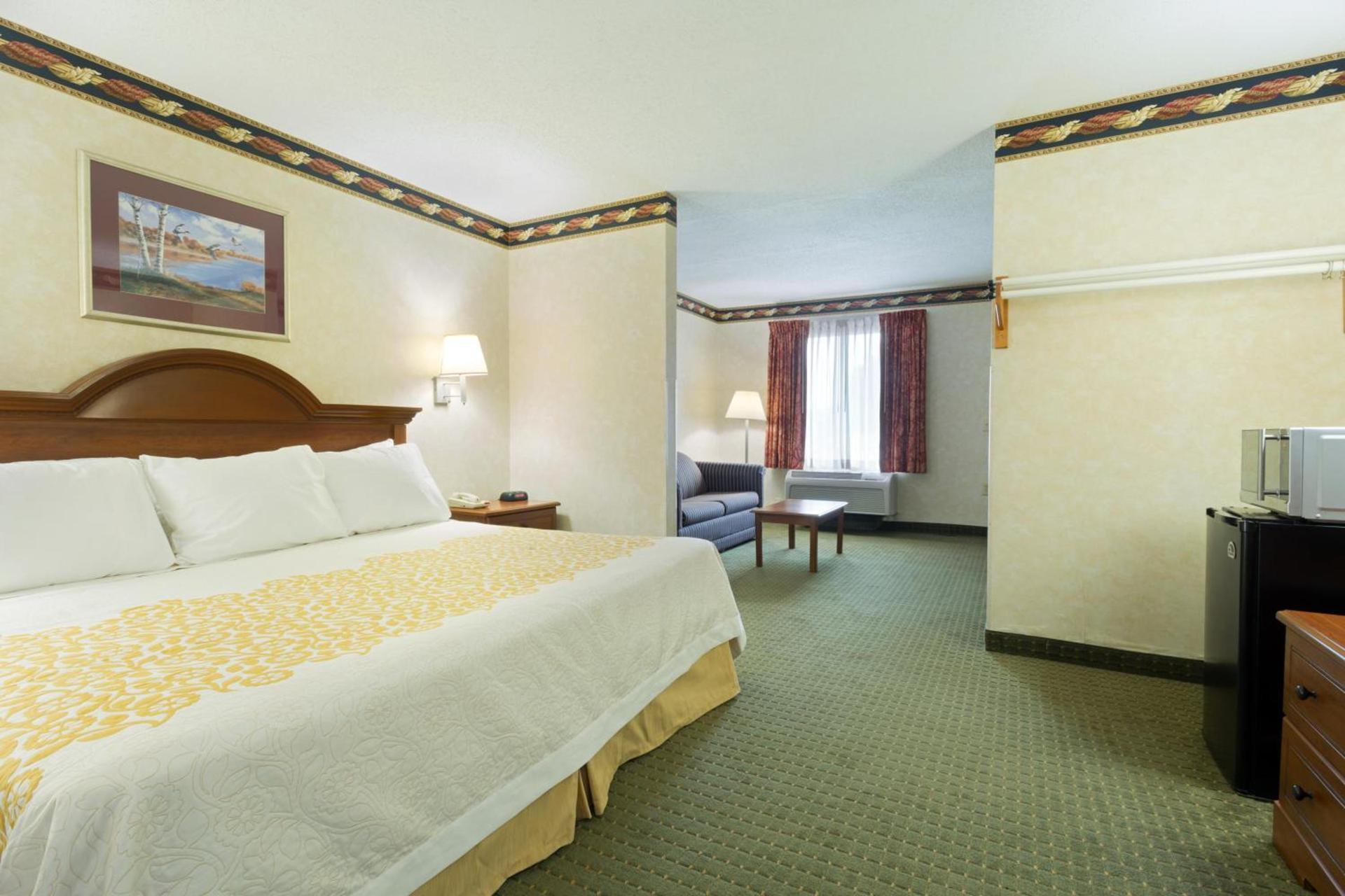 Days Inn by Wyndham Clinton photo 28
