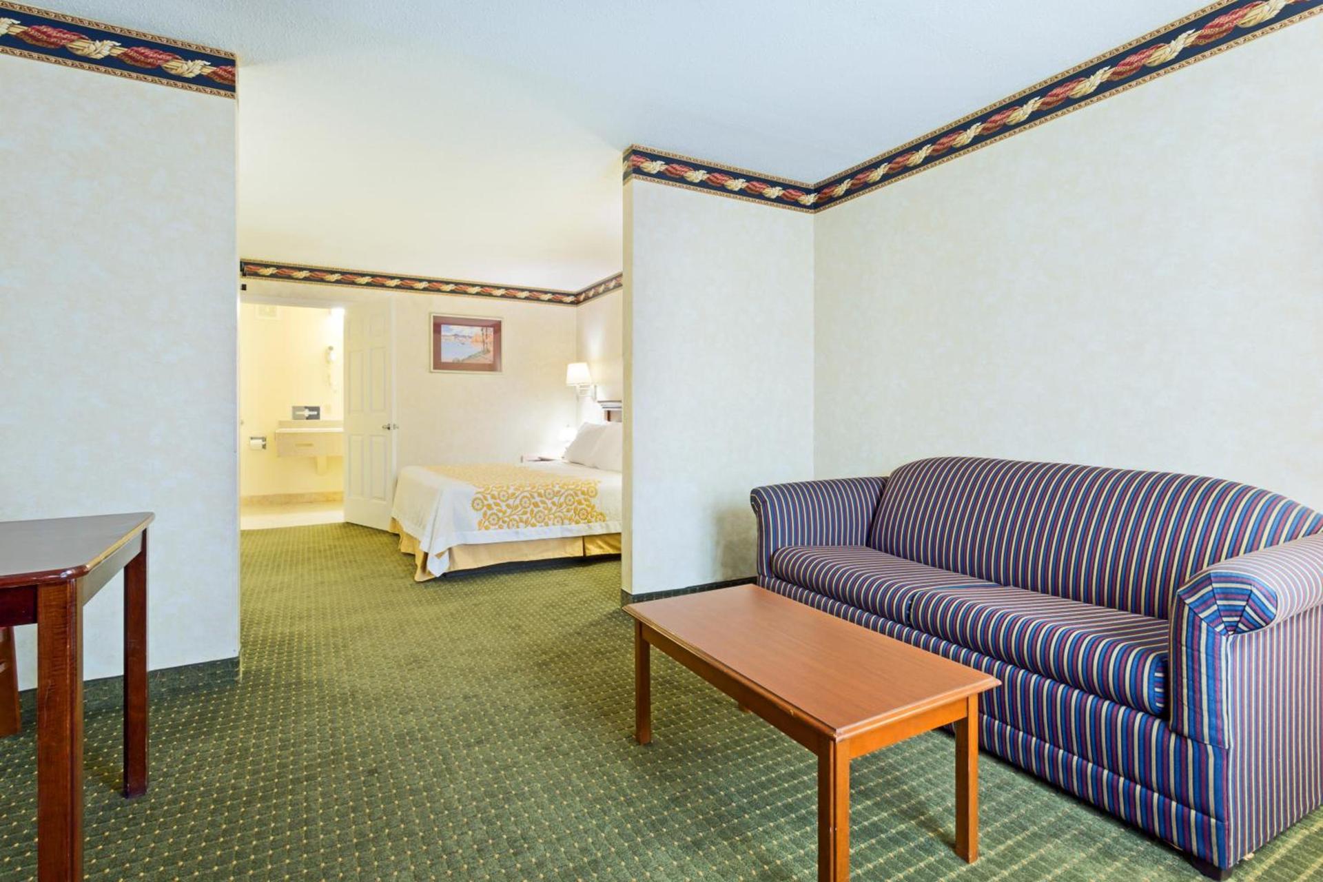 Days Inn by Wyndham Clinton photo 29