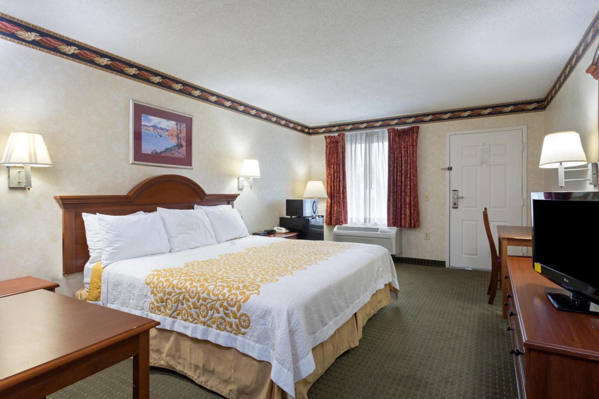 Days Inn by Wyndham Clinton photo 30