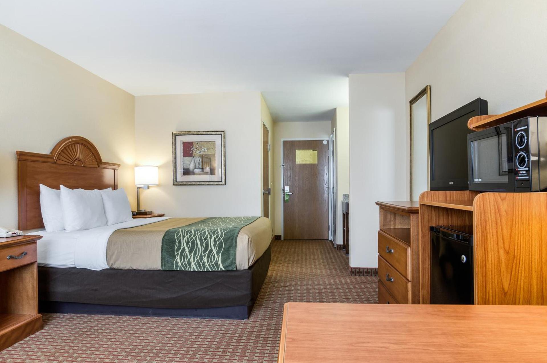 Super 8 by Wyndham Great Bend photo 31