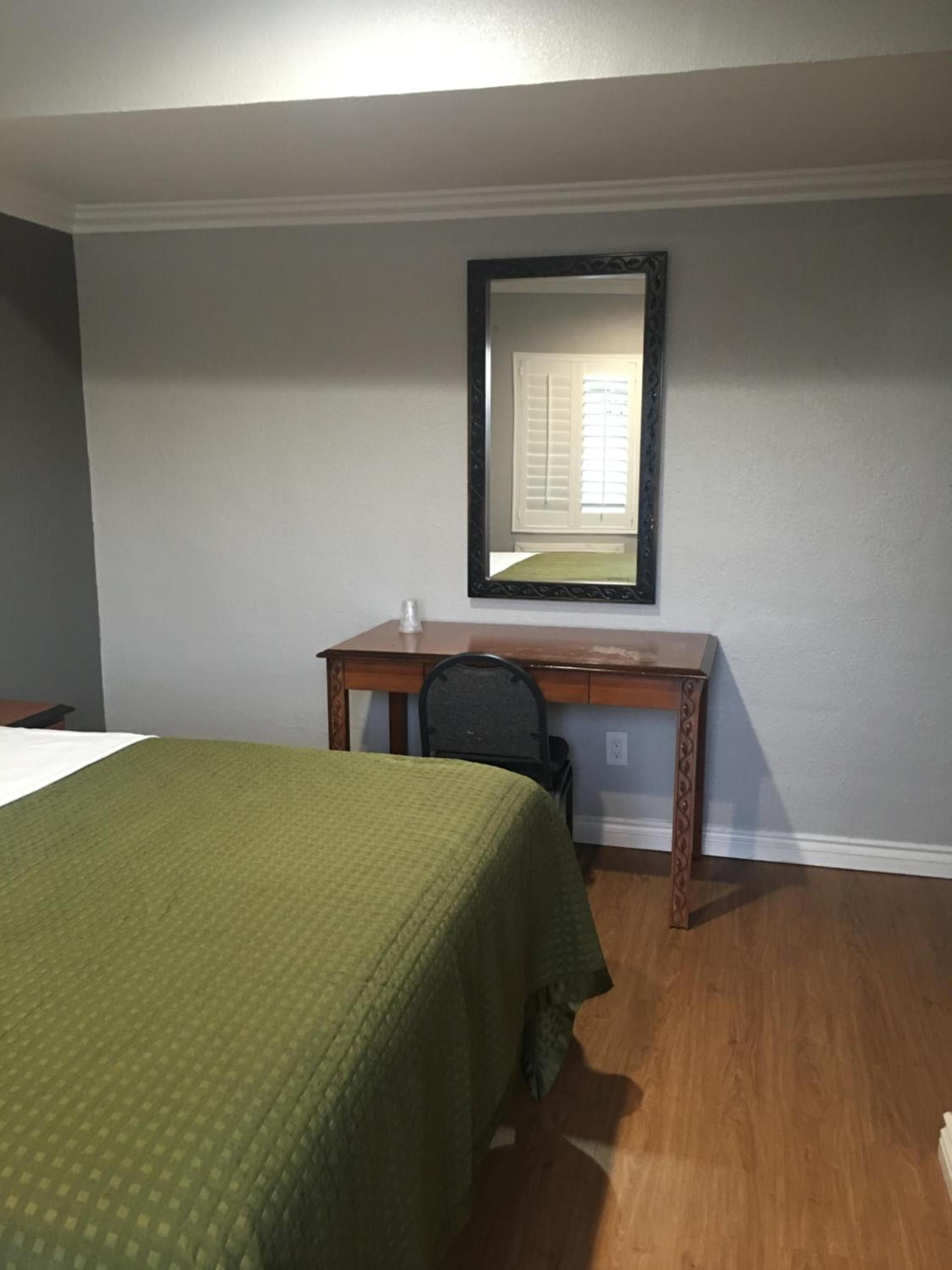 Town House Motel photo 39