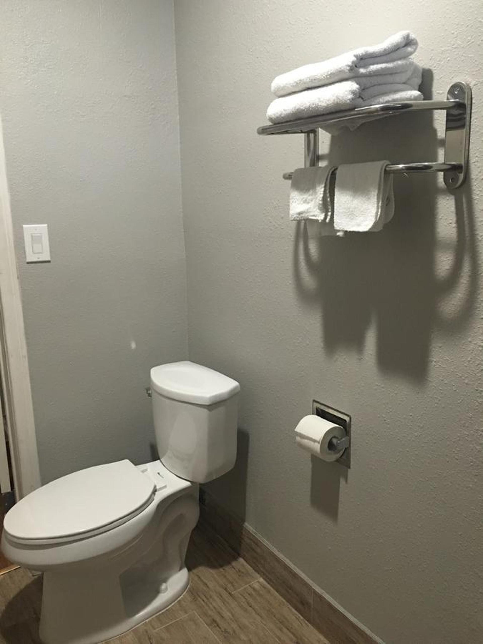 Town House Motel photo 42