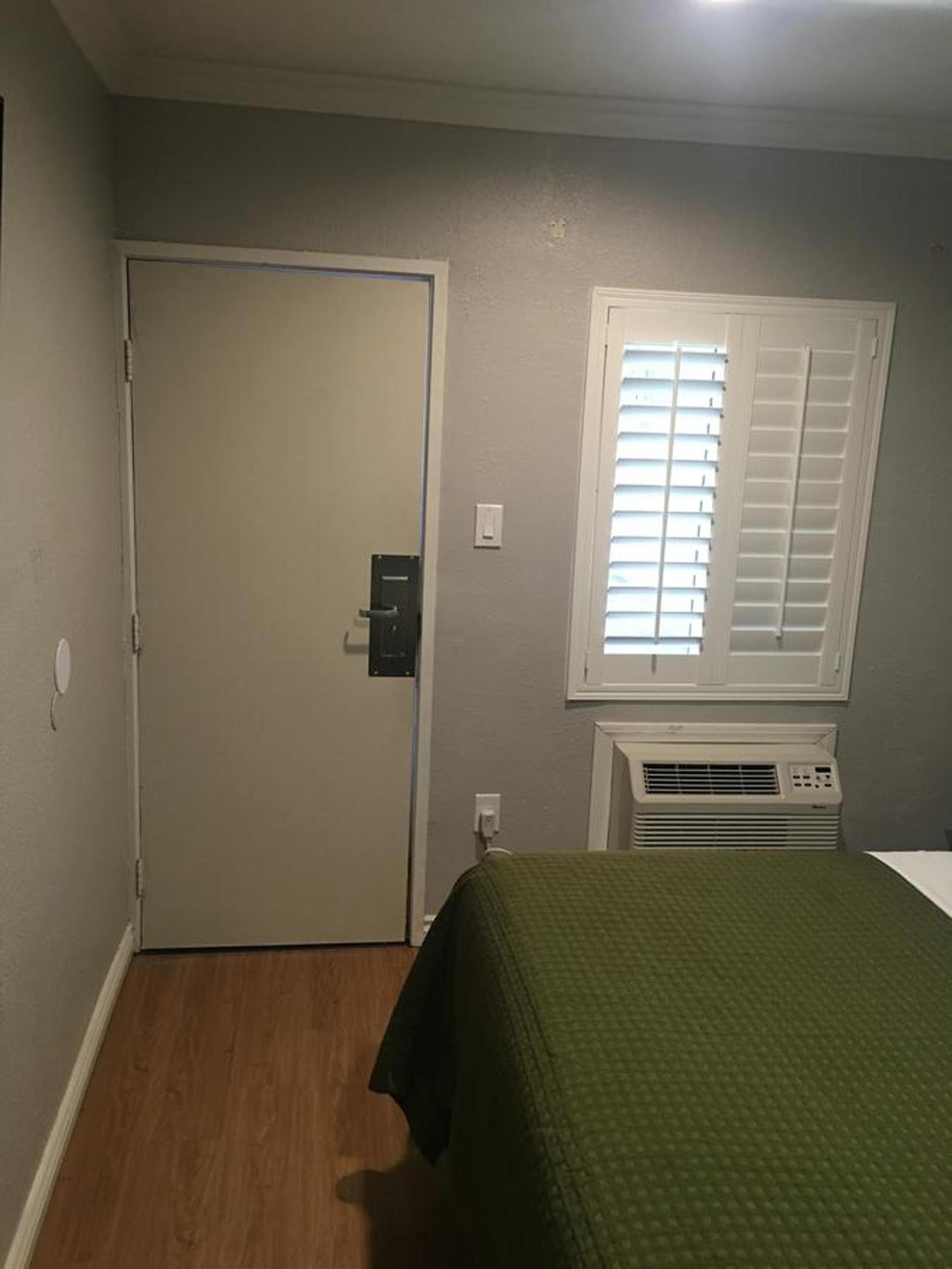 Town House Motel photo 38
