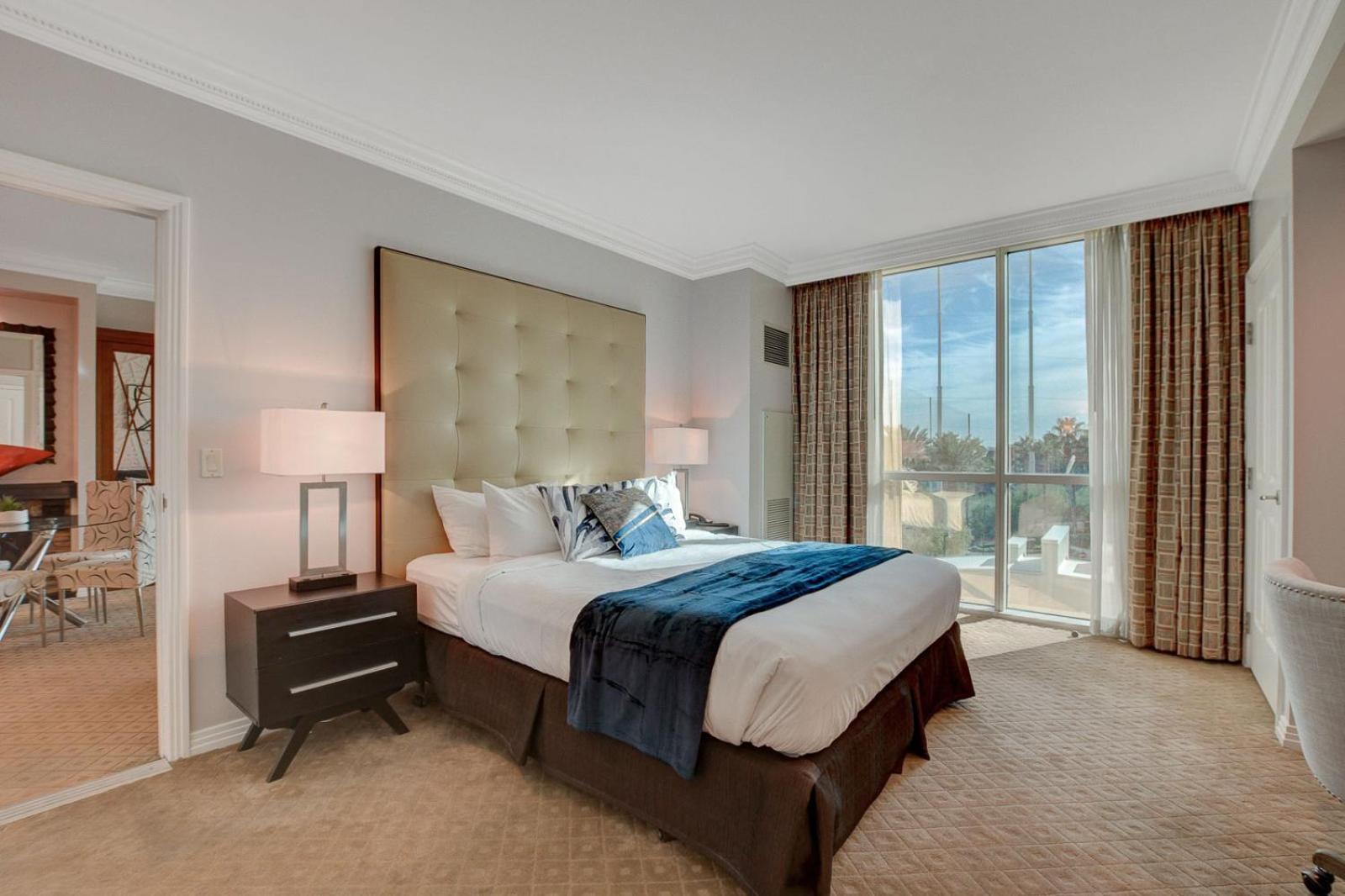 The Cerulean Suite at MGM Signature BALCONY 5 MIN WALK FROM F1 GRANDSTAND Located at Tower 3 — hotel in Paradise