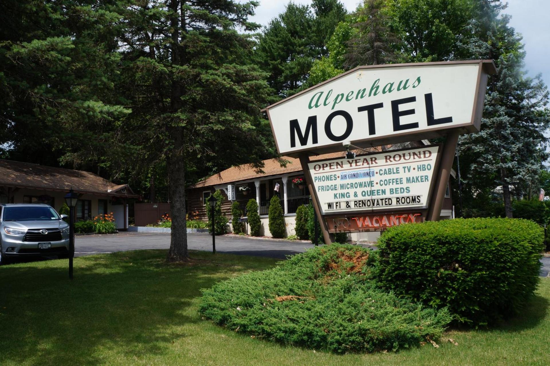 Alpenhaus Motel — hotel in Queensbury