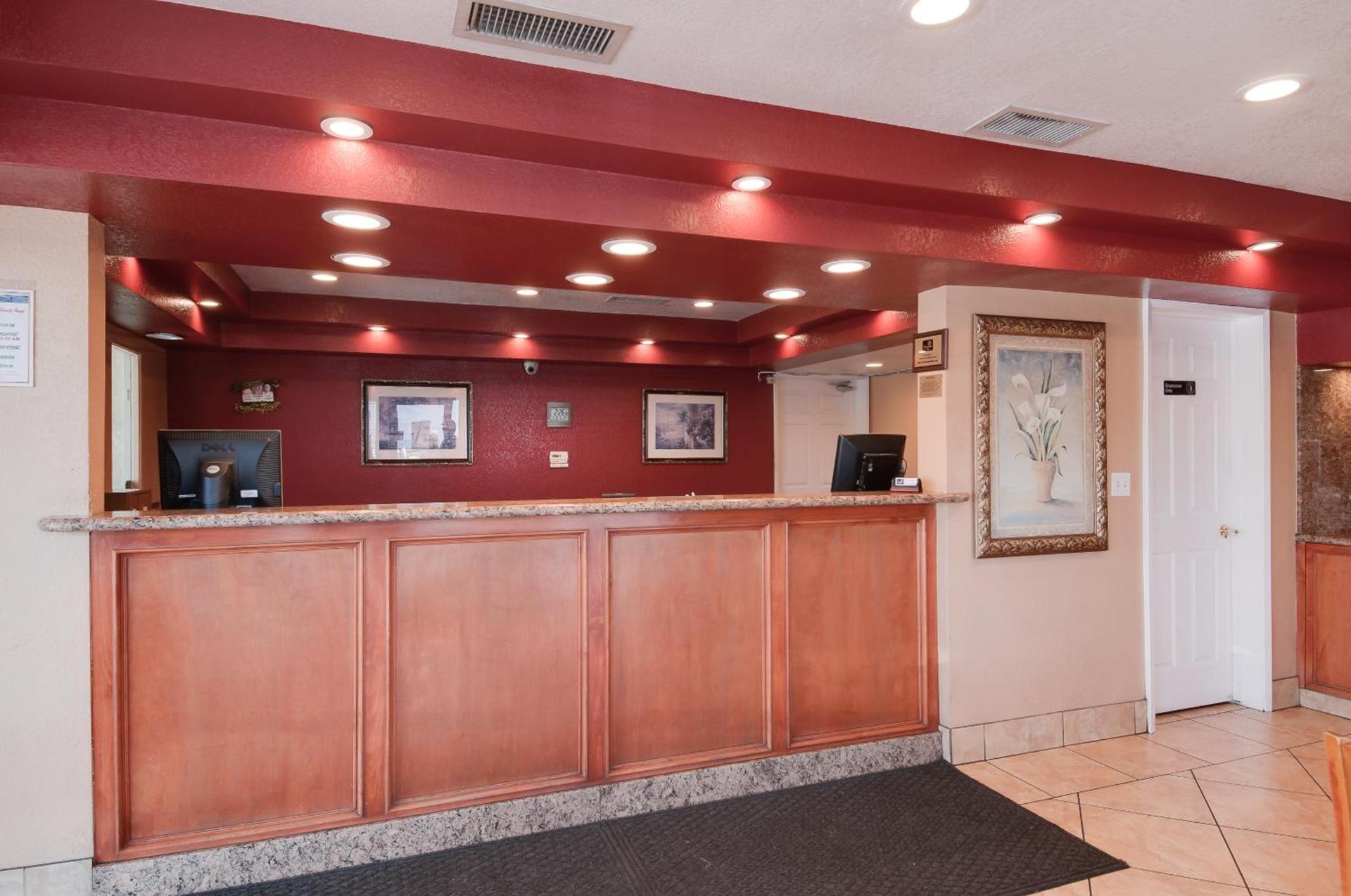 Vagabond Inn Bakersfield North photo 16