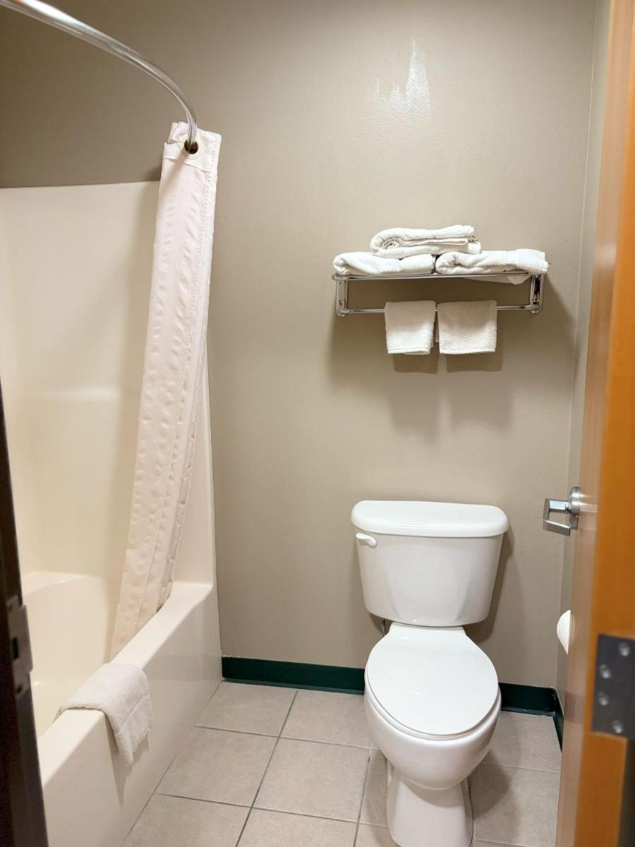 Larned Inn & Suites photo 19