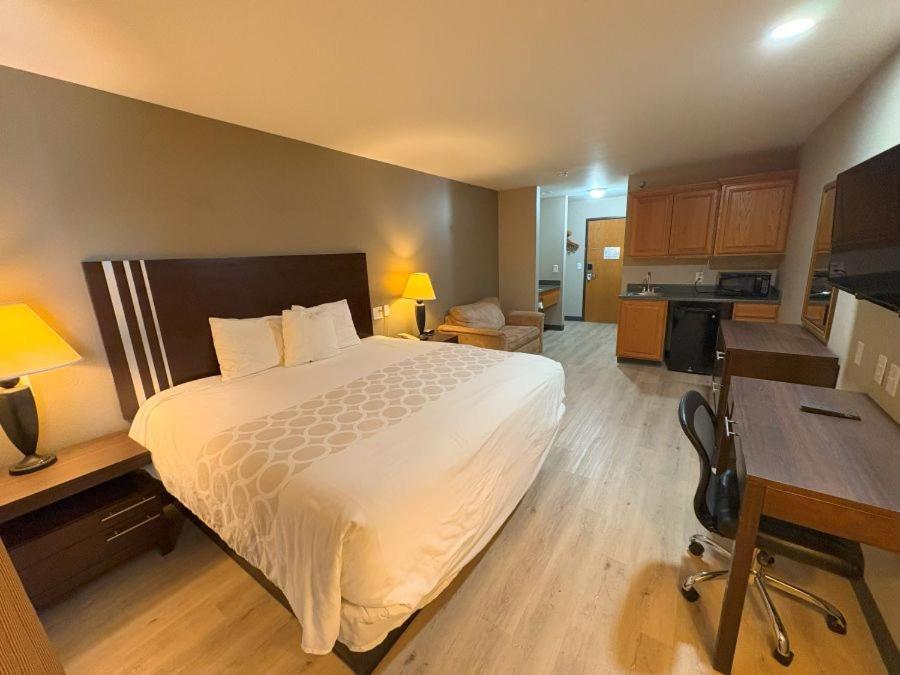 Larned Inn & Suites photo 8