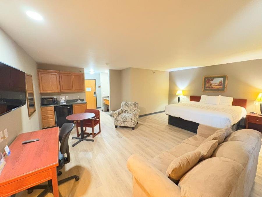 Larned Inn & Suites photo 7