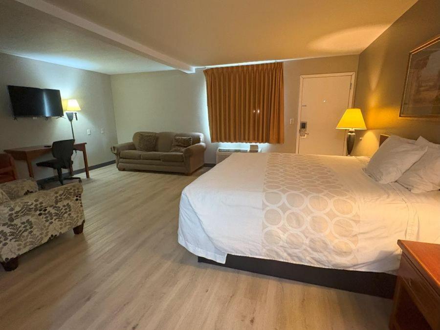 Larned Inn & Suites photo 10