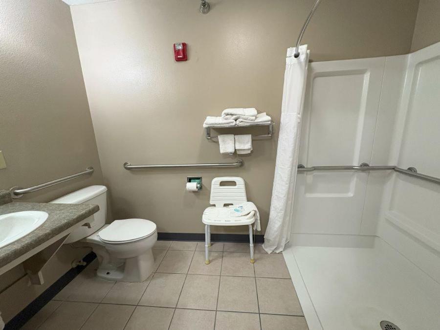 Larned Inn & Suites photo 13