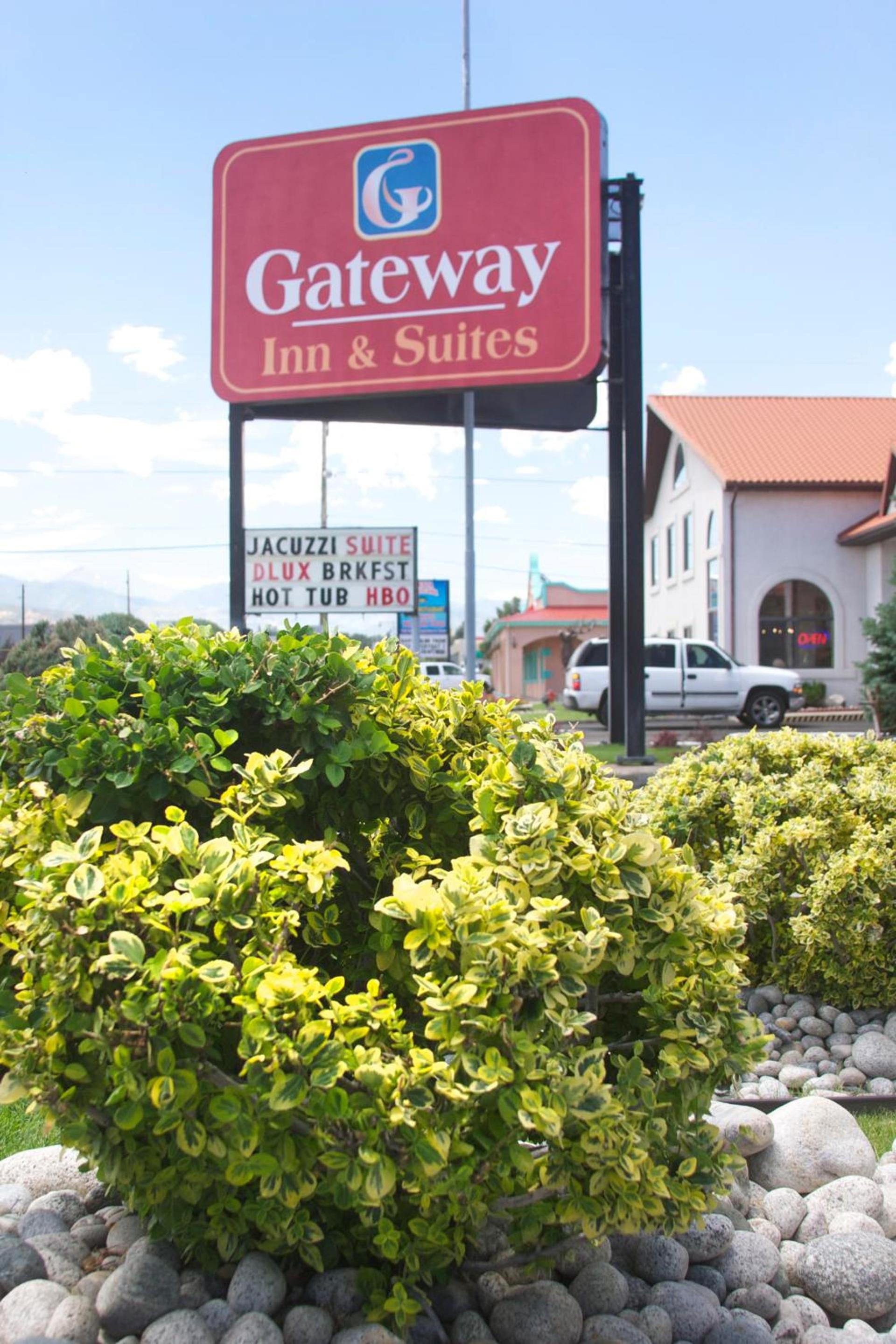 Gateway Inn and Suites photo 54