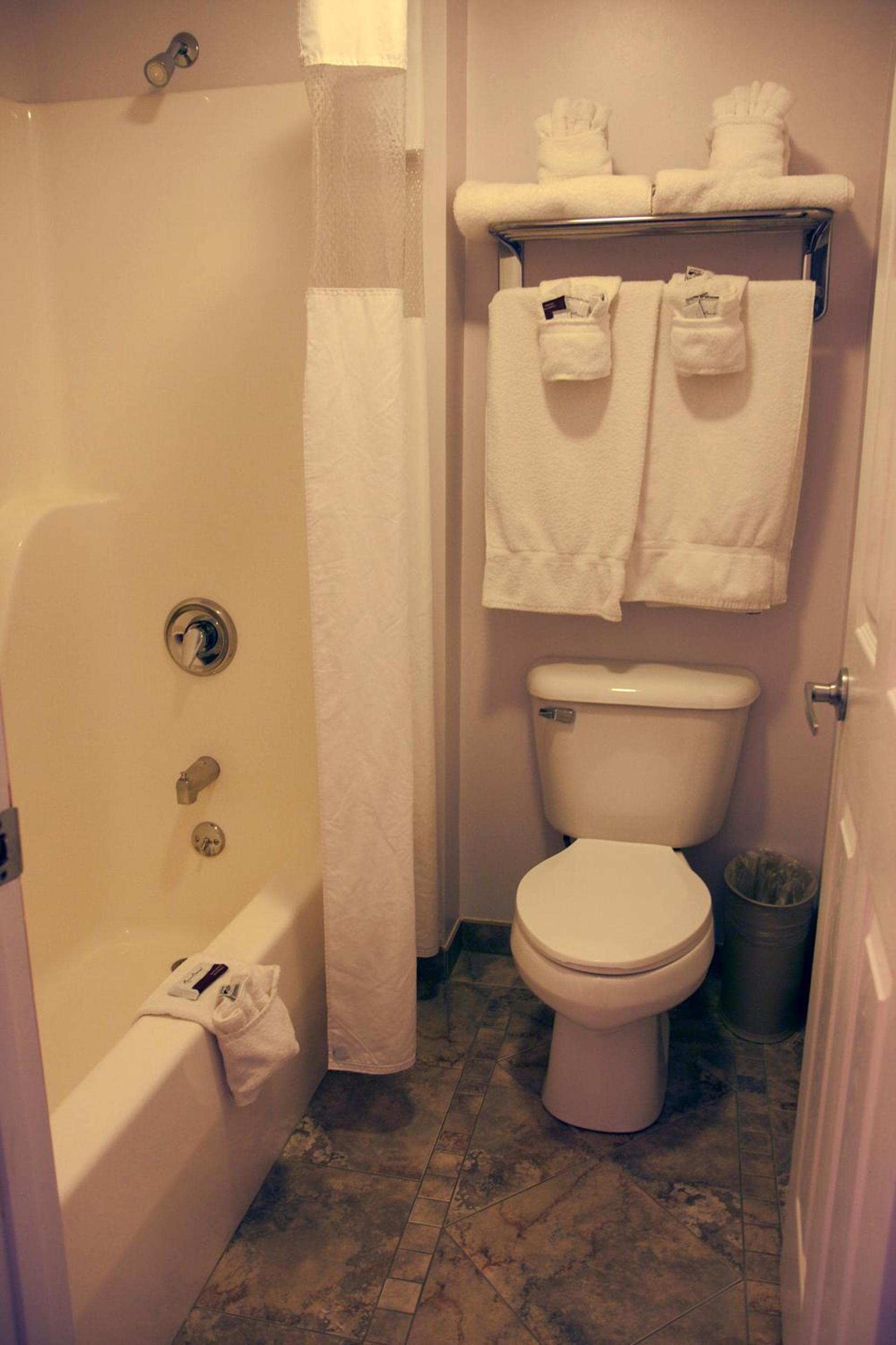 Gateway Inn and Suites photo 56