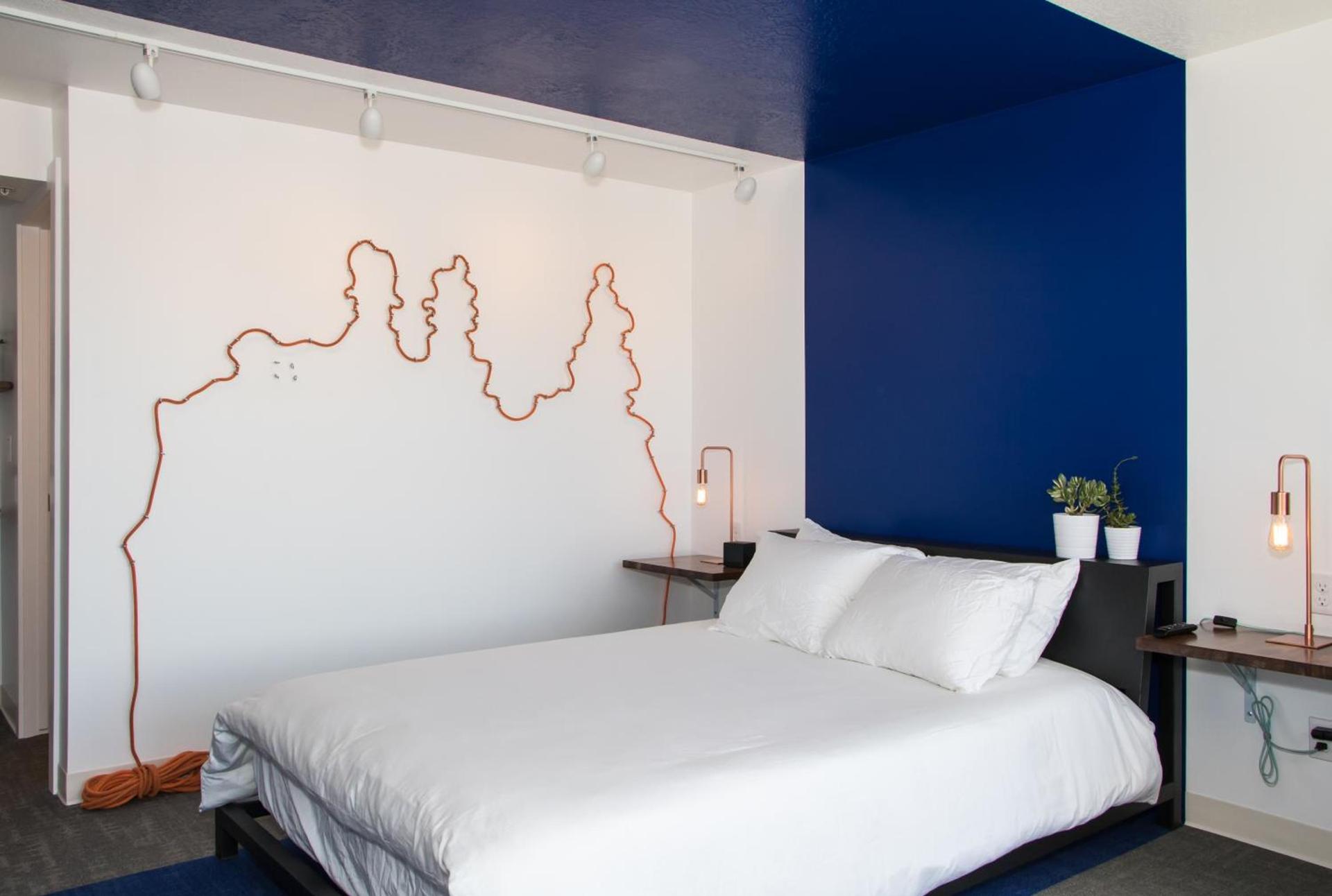 Skyfall Guestrooms photo 8