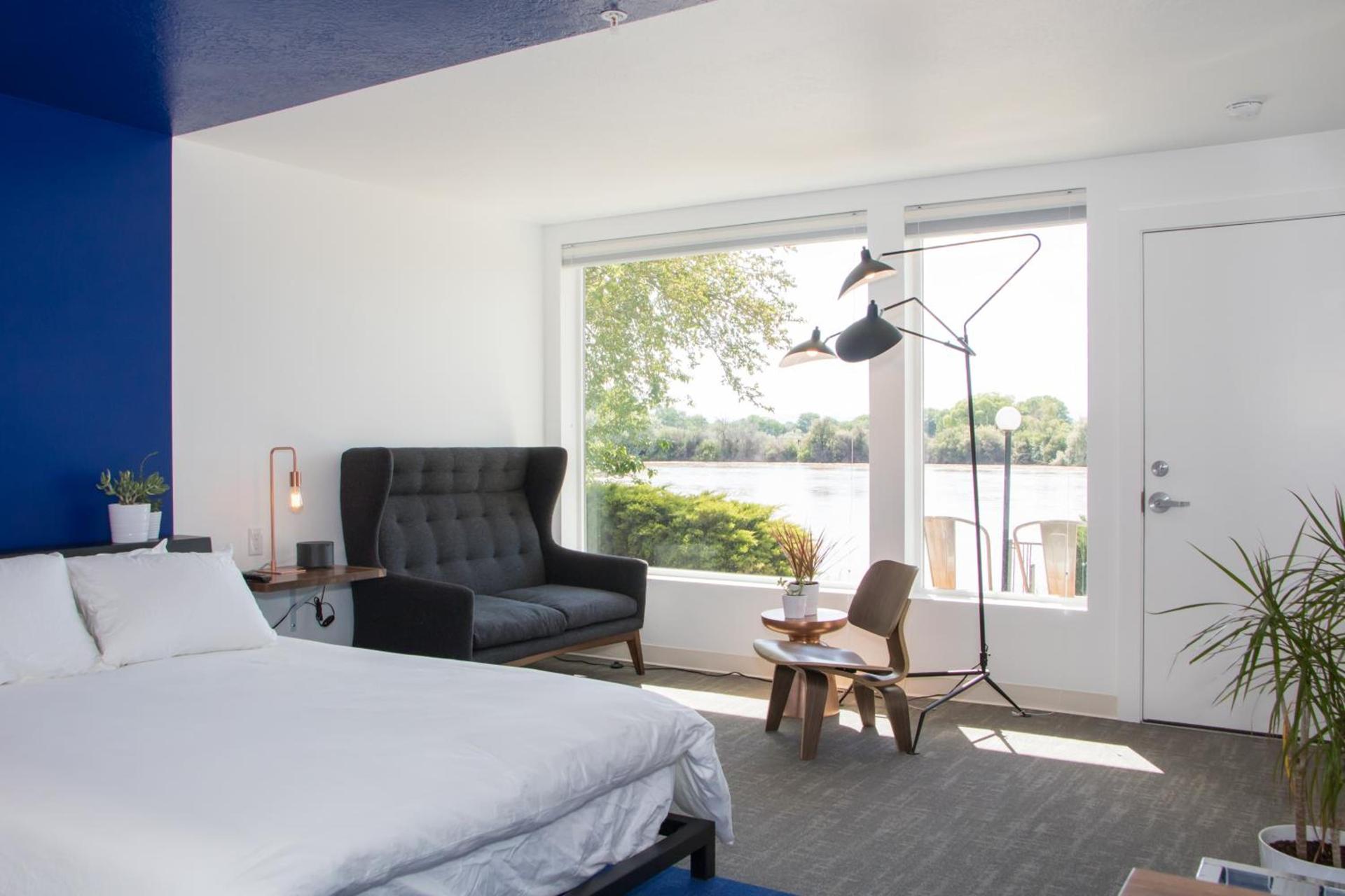 Skyfall Guestrooms photo 9