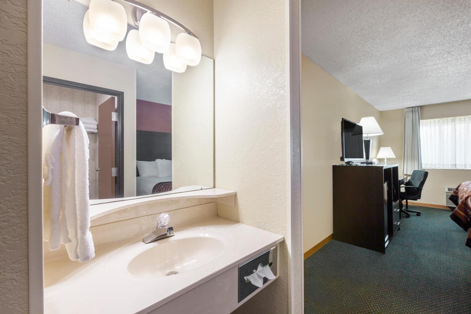 Baymont by Wyndham Midland photo 16