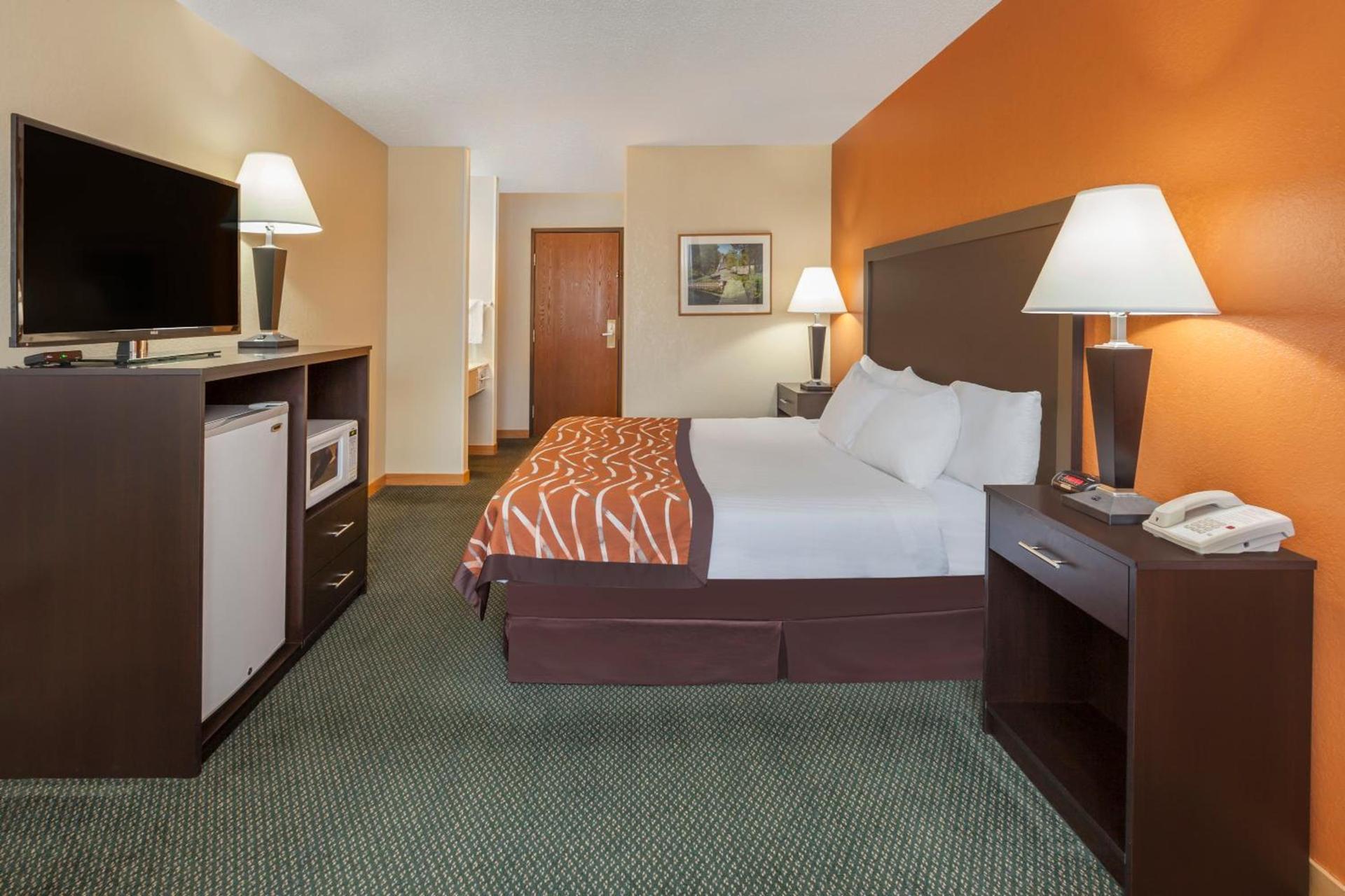 Baymont by Wyndham Midland photo 10