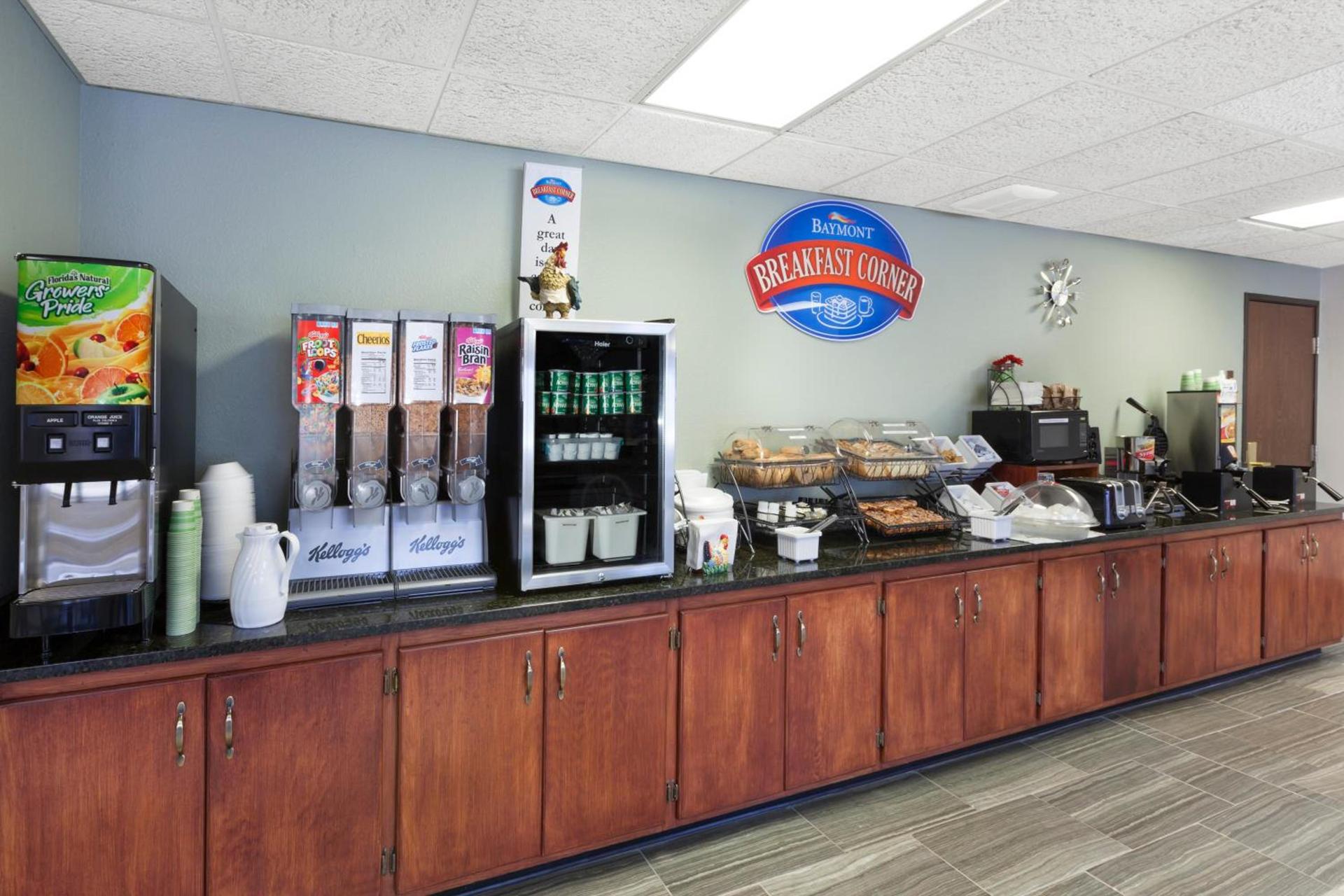 Baymont by Wyndham Midland photo 6
