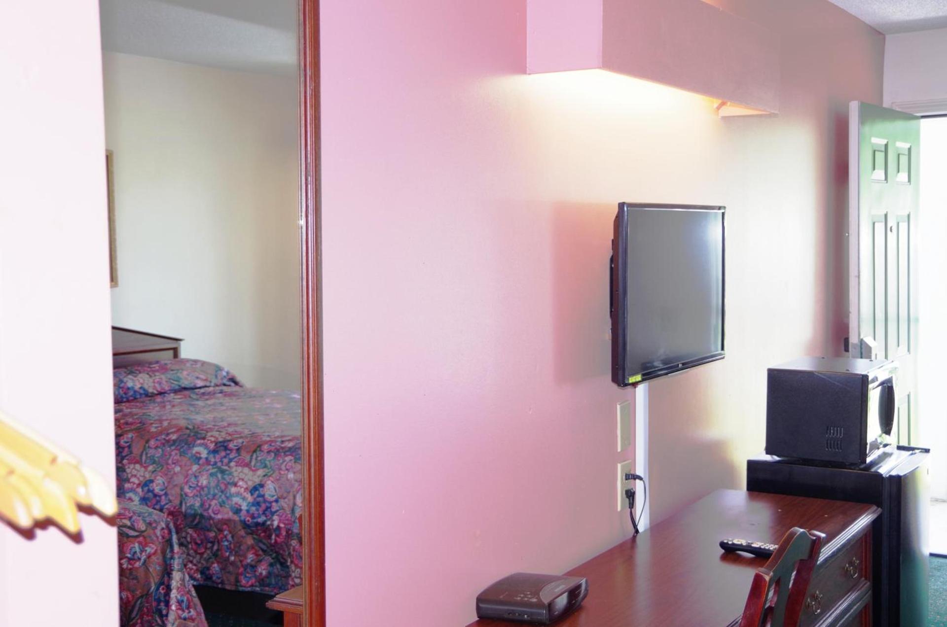 American Motel - Lenoir photo 52