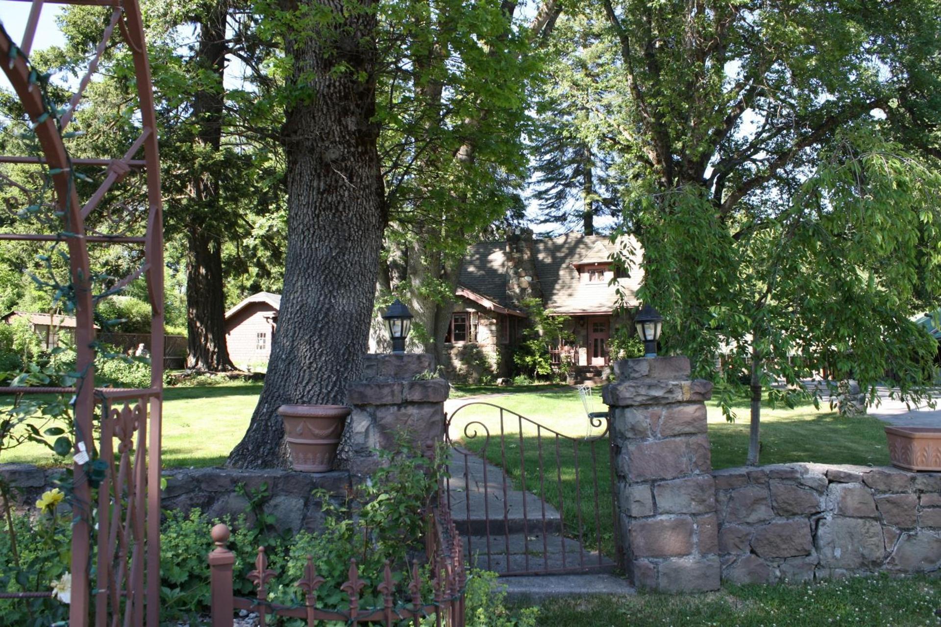 Strawberry Valley Inn photo 14