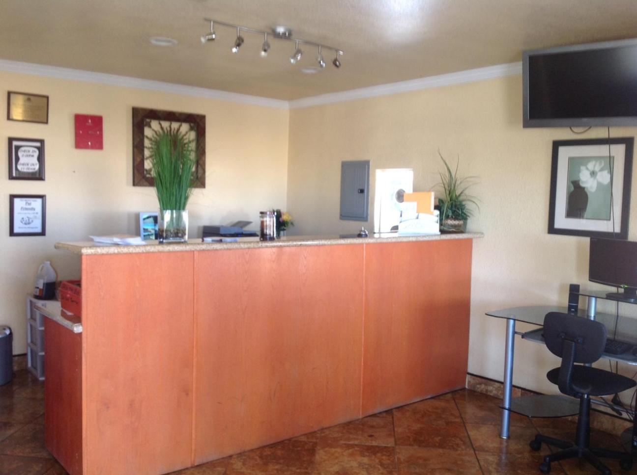 Americas Best Value Inn Hanford photo 4