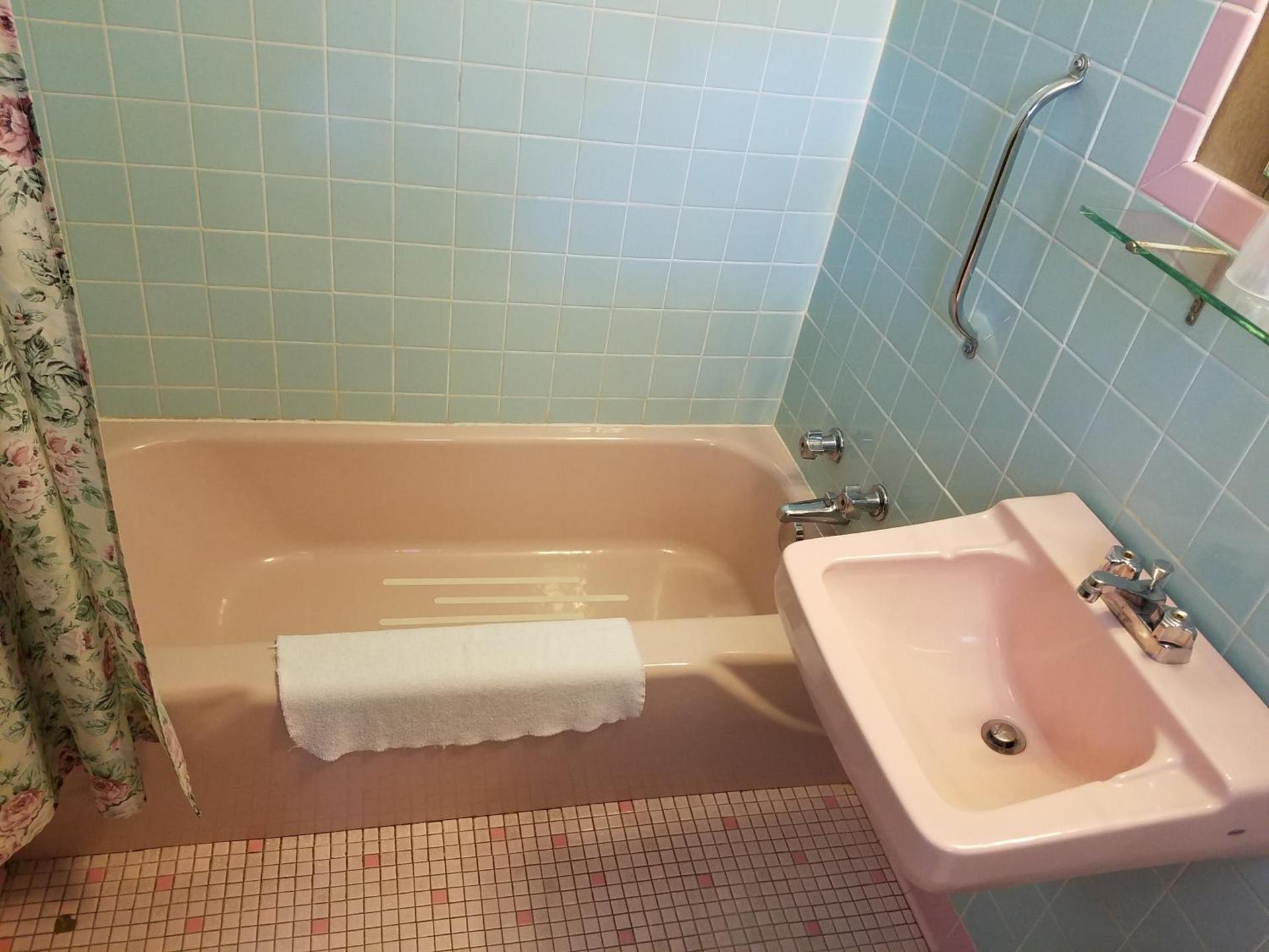 Melody Motor Lodge photo 20